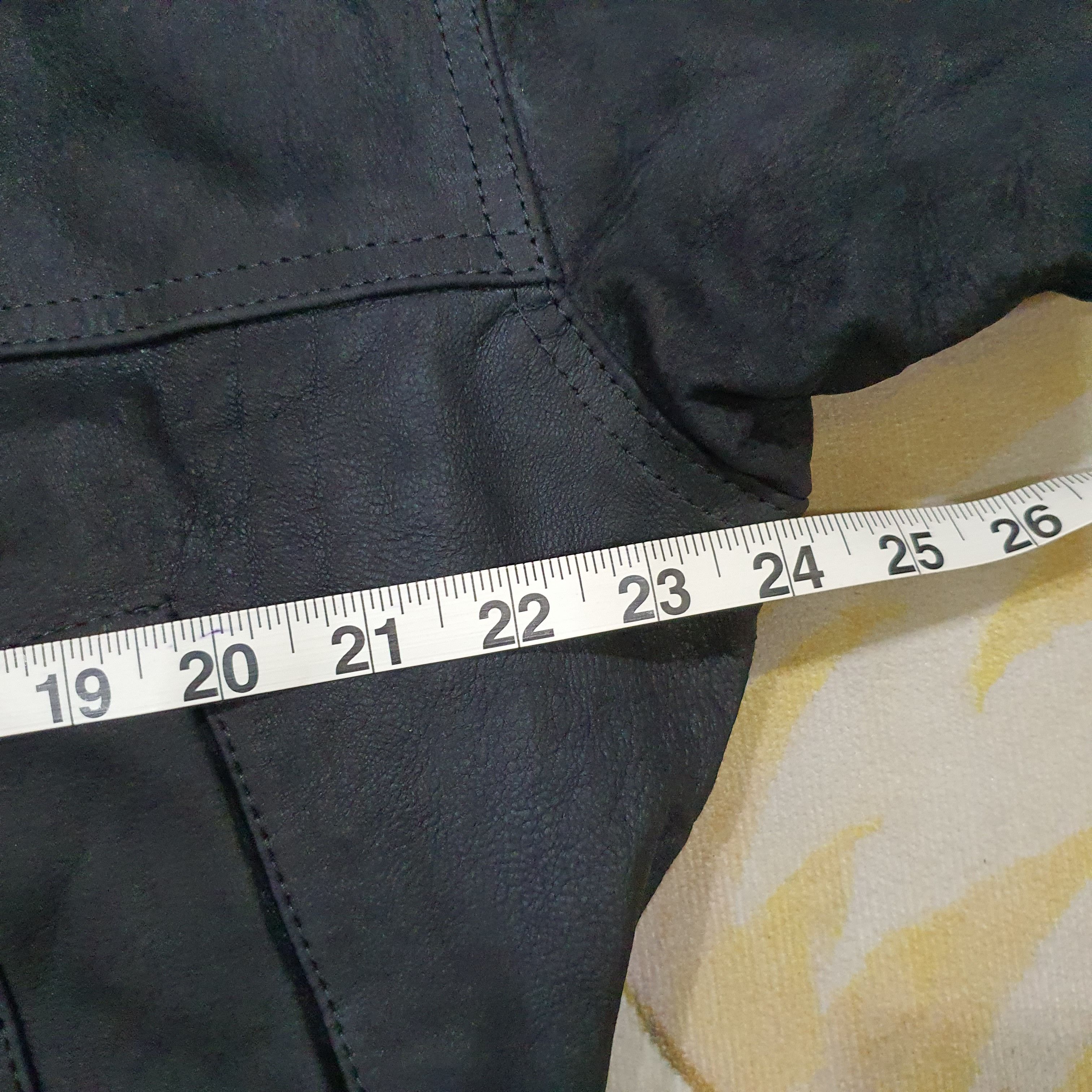 Rainbow Country vintage leather bomber jacket with white shearling Ìxi:z Size US M / EU 48-50 / 2 - 15 Thumbnail