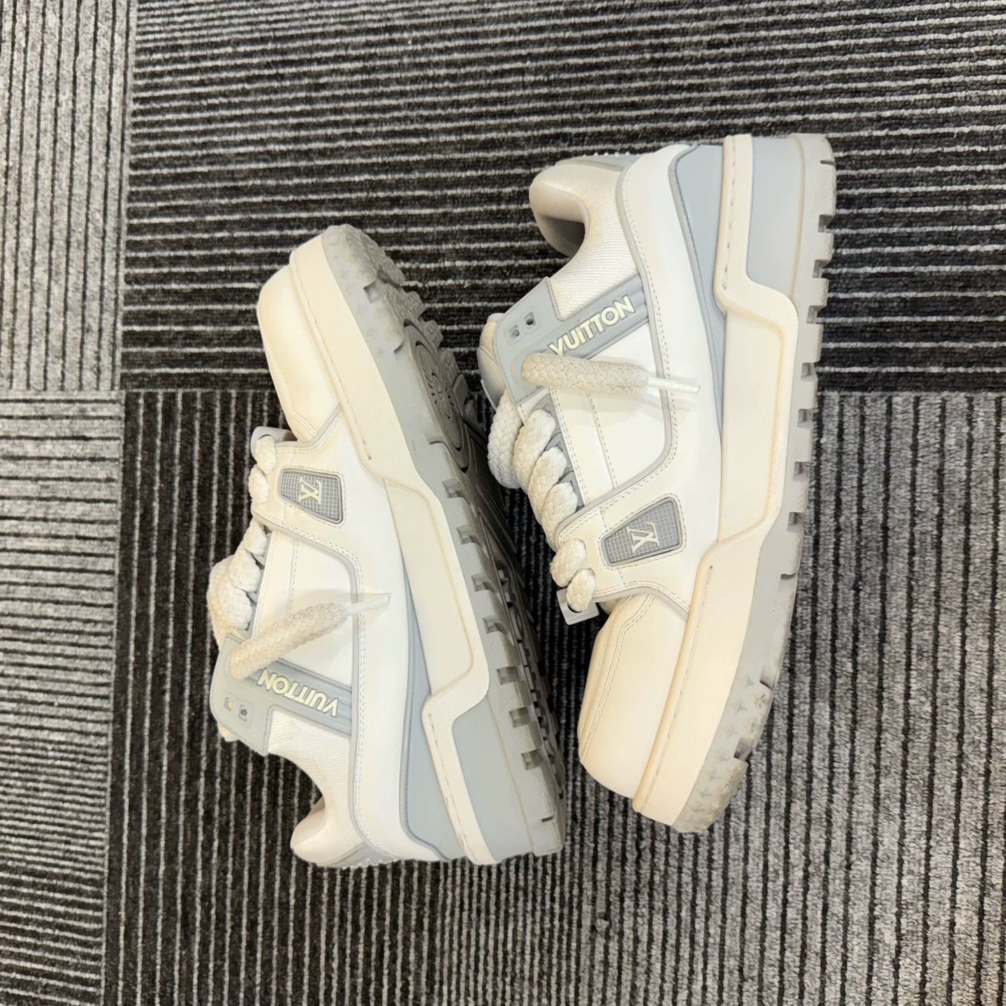 Louis Vuitton LV Trainer Maxi White/Grey 95 New 8 Size US 9 / EU 42 - 3 Thumbnail