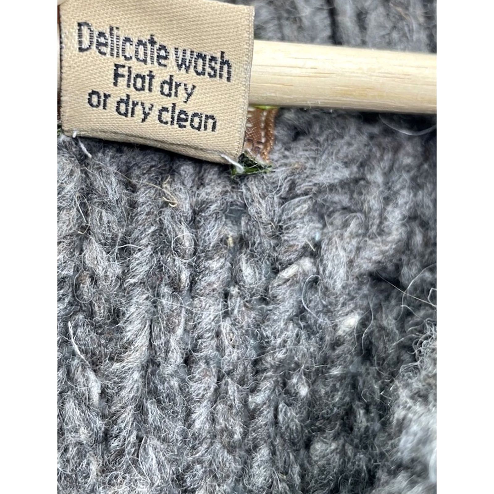Vintage Fair & Square Sweater Womens Knit XL Heavyweight V-Neck Cable-Knit Wool Taupe Brown Flaw, Dry Clean Only - 100% Wool, Solid, Long Sleeve Pullover Size XL / US 12-14 / IT 48-50 - 5 Thumbnail