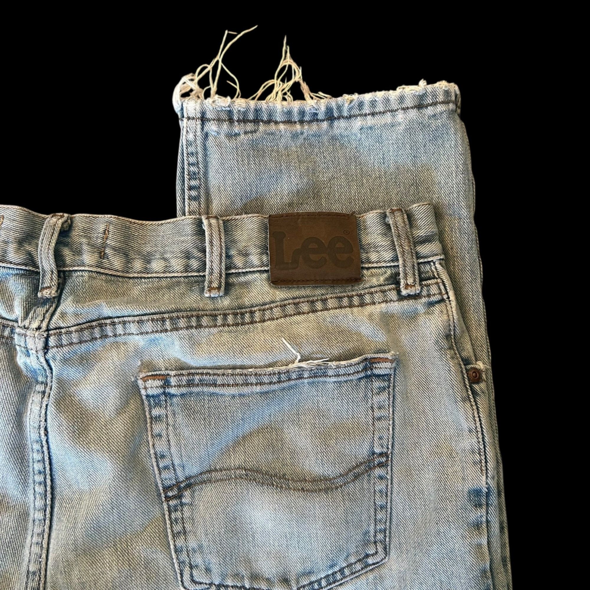 Lee Vintage Lee Light Wash Perfectly Distressed Denim Jeans Size US 38 / EU 54 - 2 Thumbnail