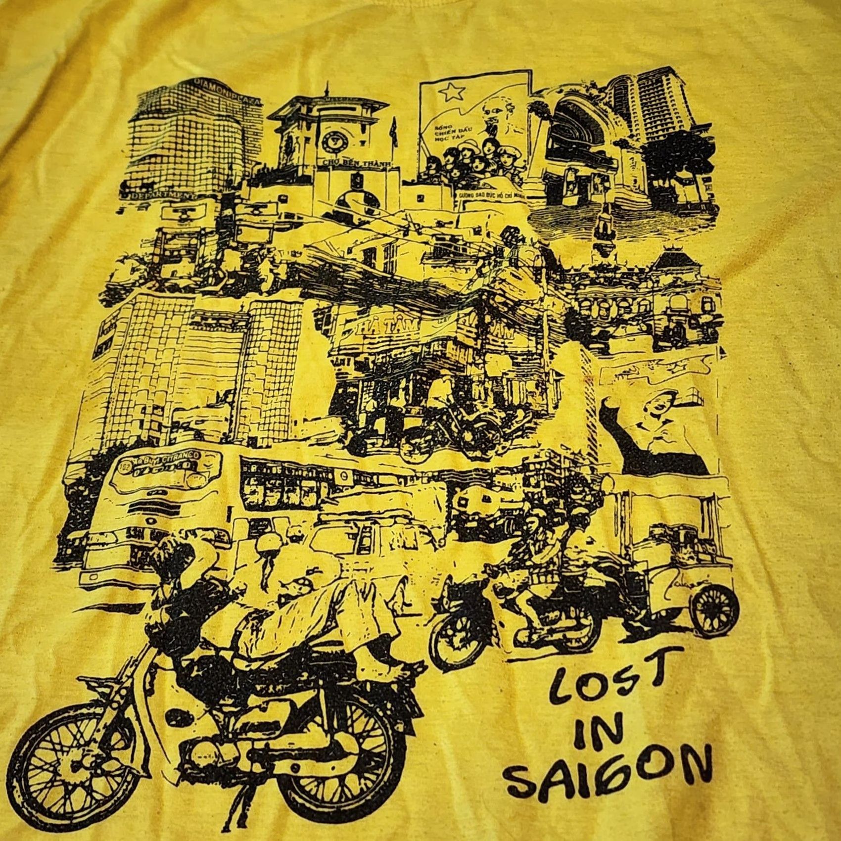 Vintage VINTAGE Lost In Saigon Tee XL Men T-Shirt 80s 90s Yellow Artwork Rare Asia Destinations Size US XL / EU 56 / 4 - 2 Thumbnail