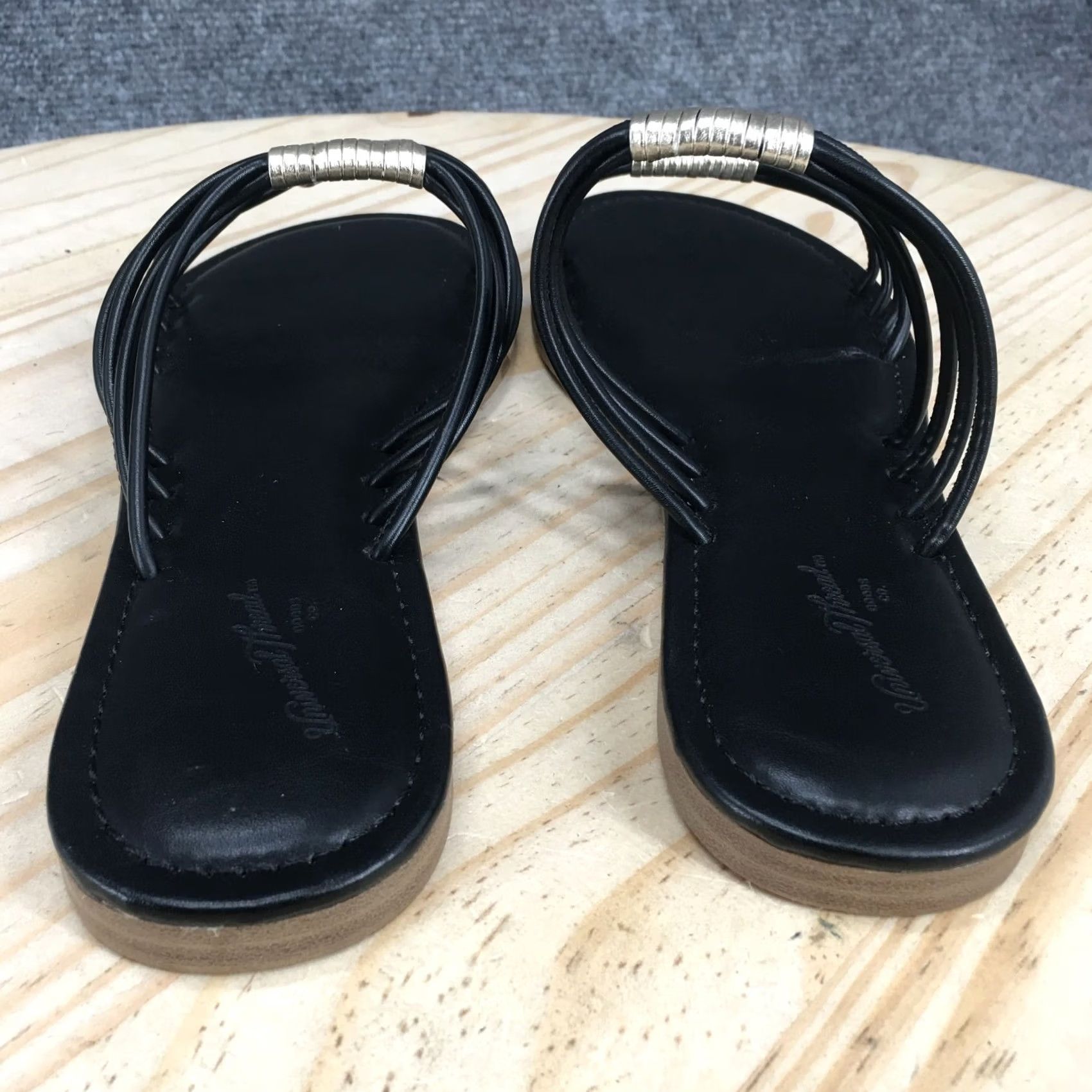 Vintage Universal Thread Sandals Womens 8.5 Casual Slip-On Black Flat Sandal Size US 9 / IT 39 - 6 Thumbnail