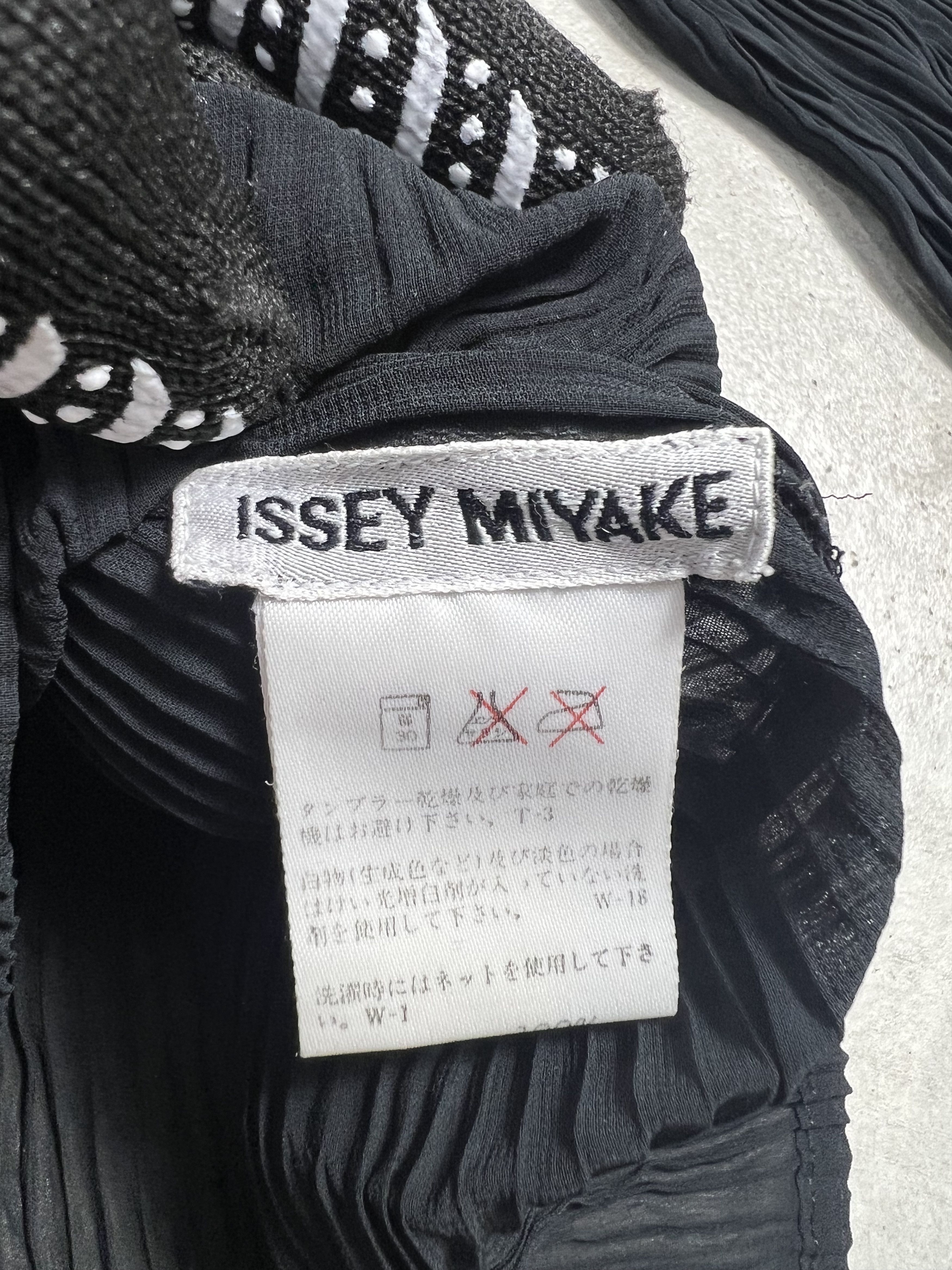Issey Miyake × Japanese Brand × Vintage Vintage ISSEY MIYAKE Pleat Longsleeve Blouse (L) GTMPT303 Size L / US 10 / IT 46 - 5 Thumbnail