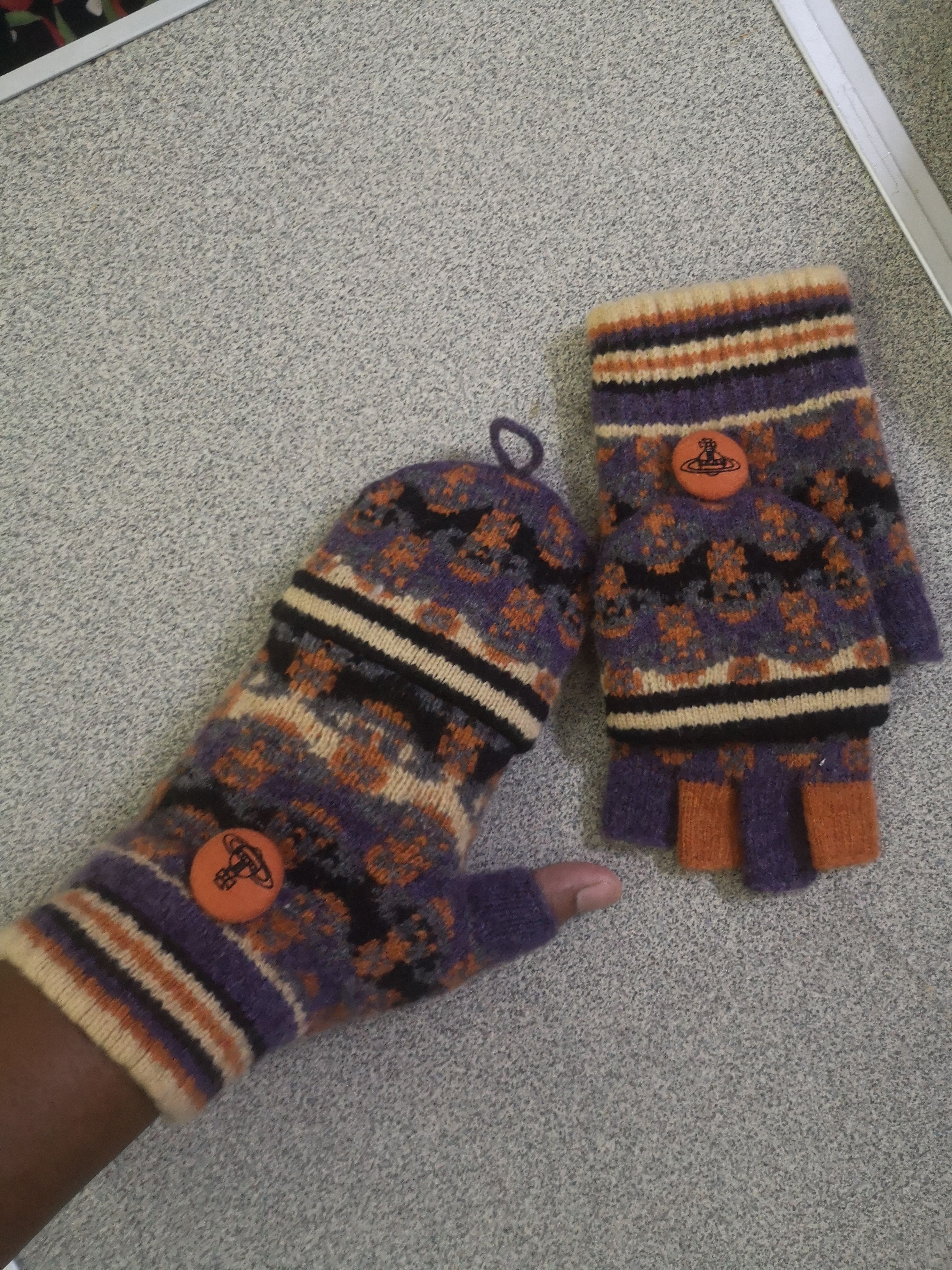 Designer × Vivienne Westwood Vivienne Westwood Glove Size ONE SIZE - 7 Thumbnail