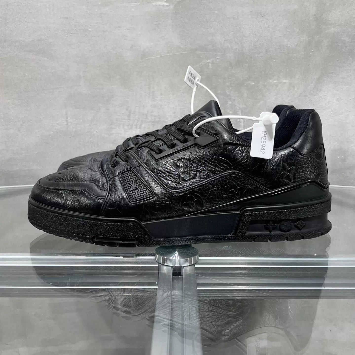 Louis Vuitton LV Trainer Black Embossed UK7.5 41.5 Size US 8.5 / EU 41-42 - 3 Thumbnail