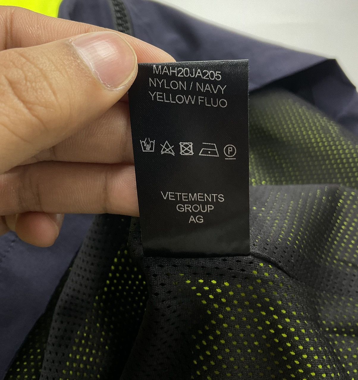 Vetements Vetements F/W'19 Hi Vis Anarchy Parka Jacket Size US M / EU 48-50 / 2 - 15 Thumbnail
