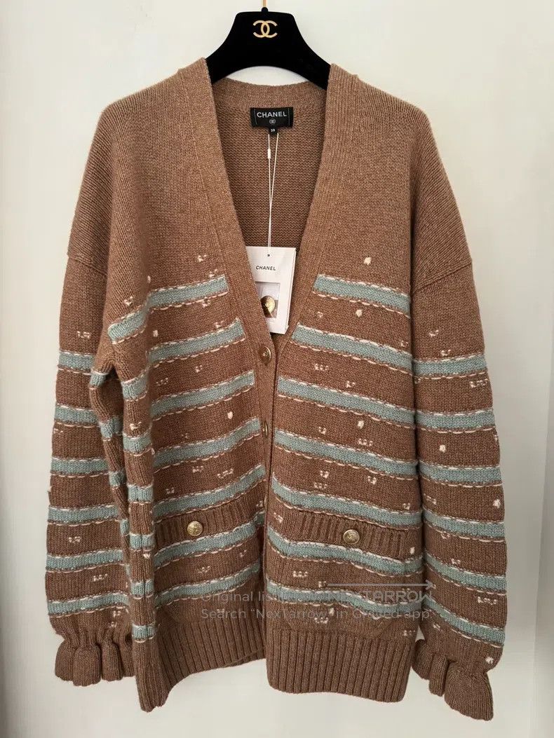 Chanel Chanel Autumn and Winter Maillard Brown V-neck Striped Seq Size XS / US 0-2 / IT 36-38 - 1 Thumbnail