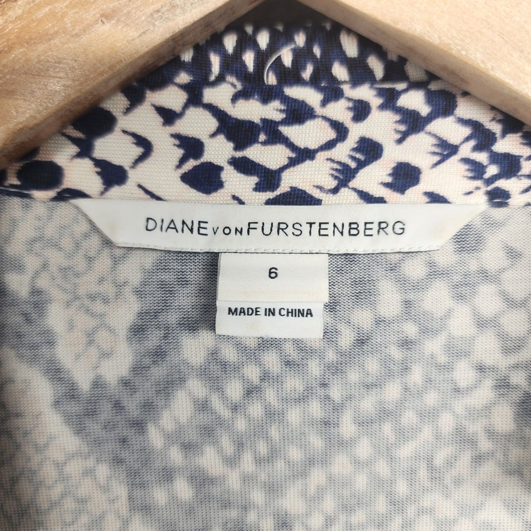 Diane von Furstenberg DVF Diane von Furstenberg Silk Wrap Dress Blue White Snake Print Size 6 Women Dress Size M / US 6-8 / IT 42-44 - 3 Thumbnail
