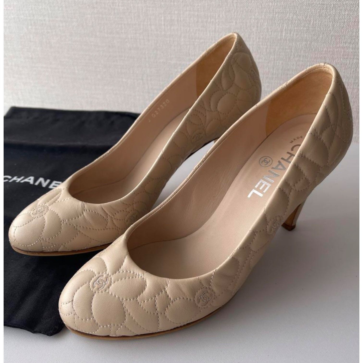 Chanel Chanel beige Camellia logo cc quilted leather pump heels sz3 Size US 6.5 / IT 36.5 - 1 Thumbnail