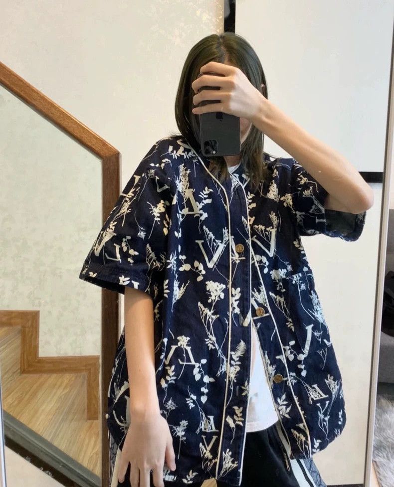 Louis Vuitton Dark Blue Floral Short Sleeve Shirt -2505 Size US L / EU 52-54 / 3 - 5 Thumbnail