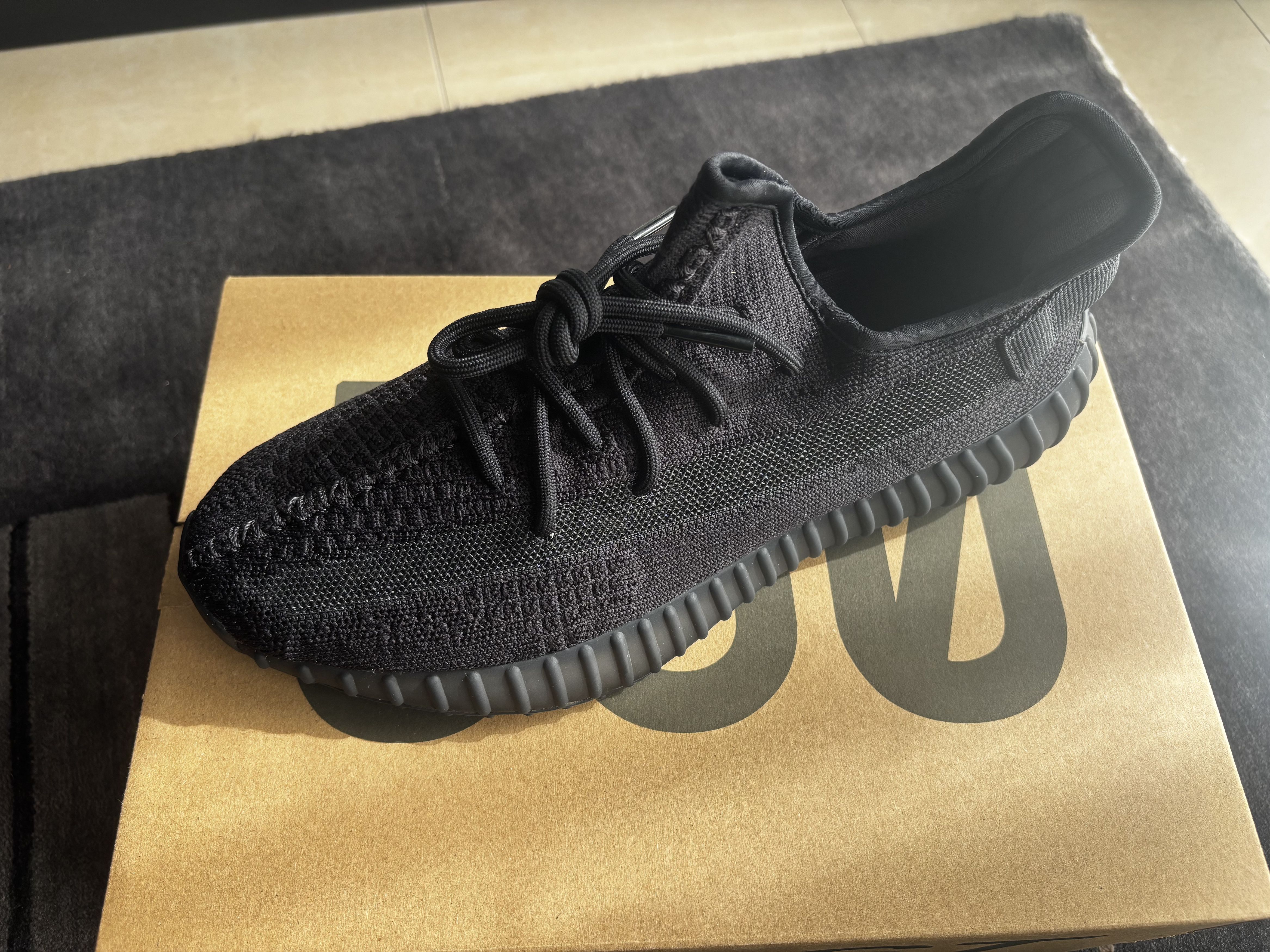 Yeezy Adidas Yeezy Boost 350 V2 Onyx Size US 10.5 / EU 43-44 - 1 Thumbnail