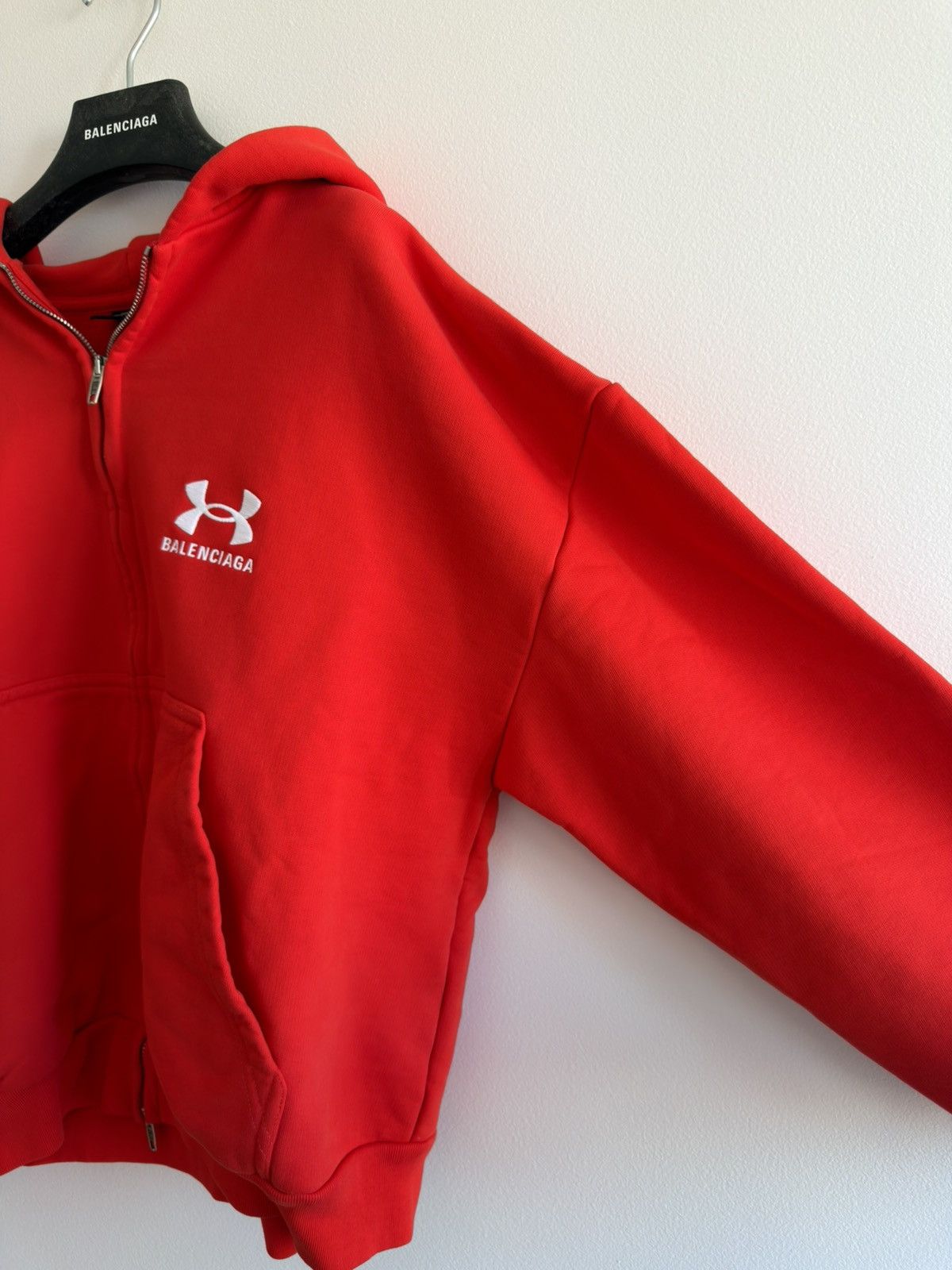 Balenciaga × Under Armour *RARE* BALENCIAGA DEMNA UNDER ARMOUR REGULAR FIT HOODIE RED Size US XXS / EU 40 - 10 Thumbnail