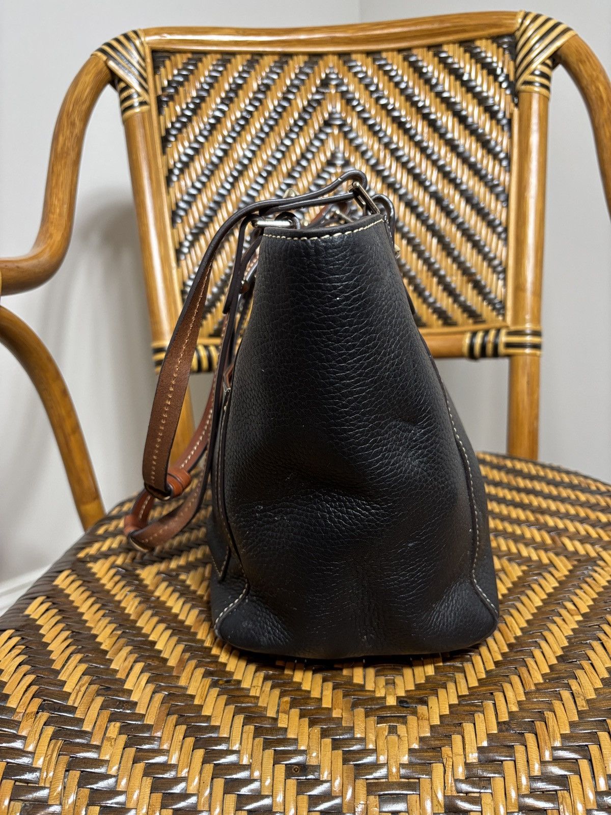 Dooney & Bourke Dooney & Bourke Black Pebbled Leather Tote Brown Straps Size ONE SIZE - 4 Thumbnail