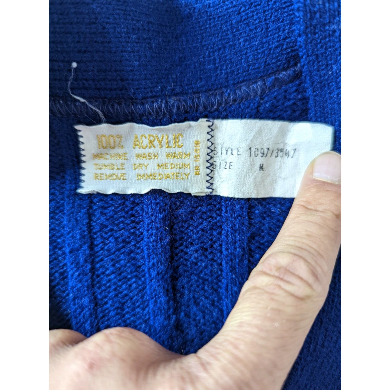 Vintage VINTAGE Cardigan Sweater Vest Women’s Blue V-Neck 80s 90s Cap Sleeve Medium Size M / US 6-8 / IT 42-44 - 2 Thumbnail