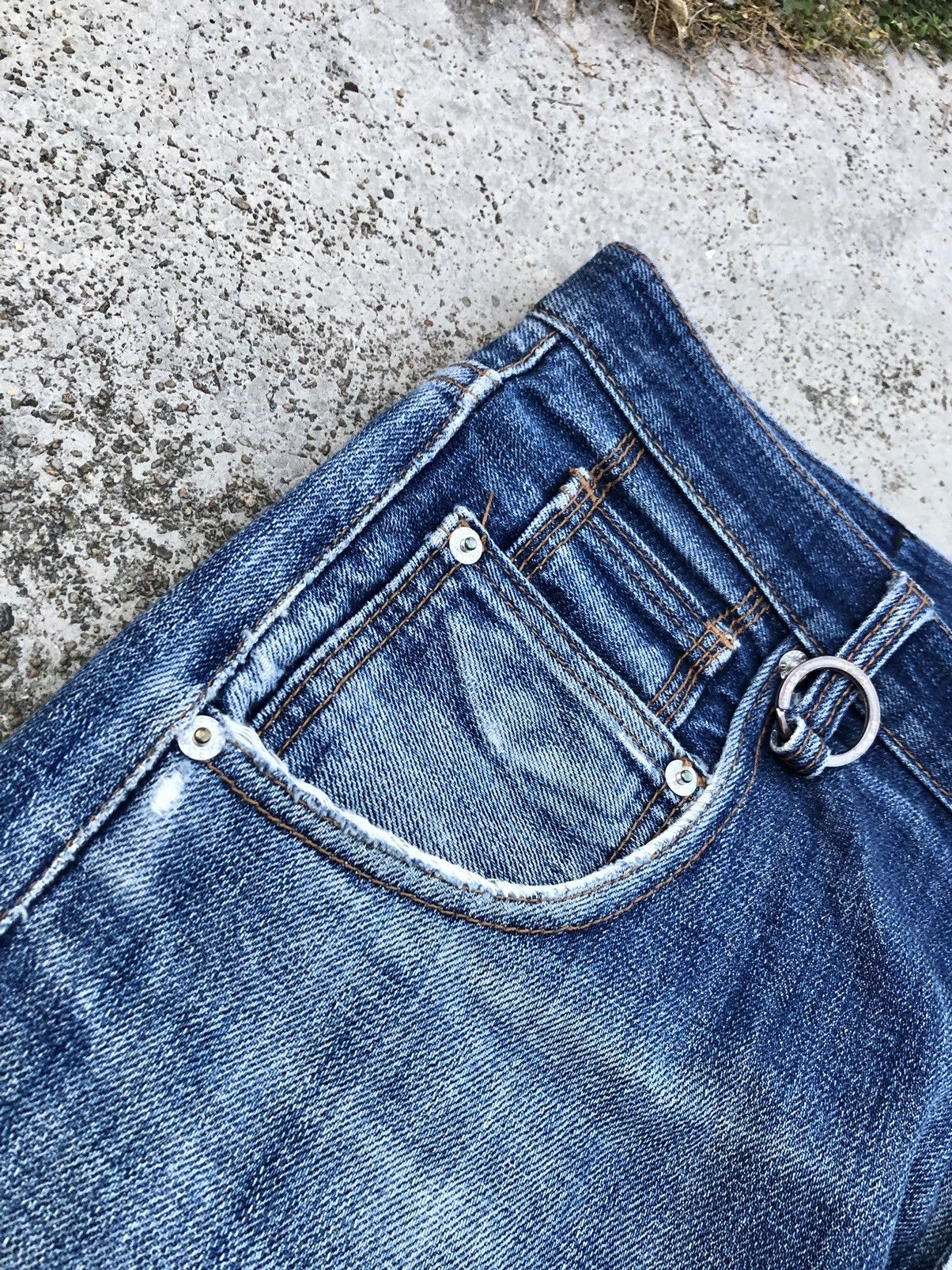 Other BUCKLE BACK MSGR DISTRESSED DENIM Size US 33 - 7 Thumbnail
