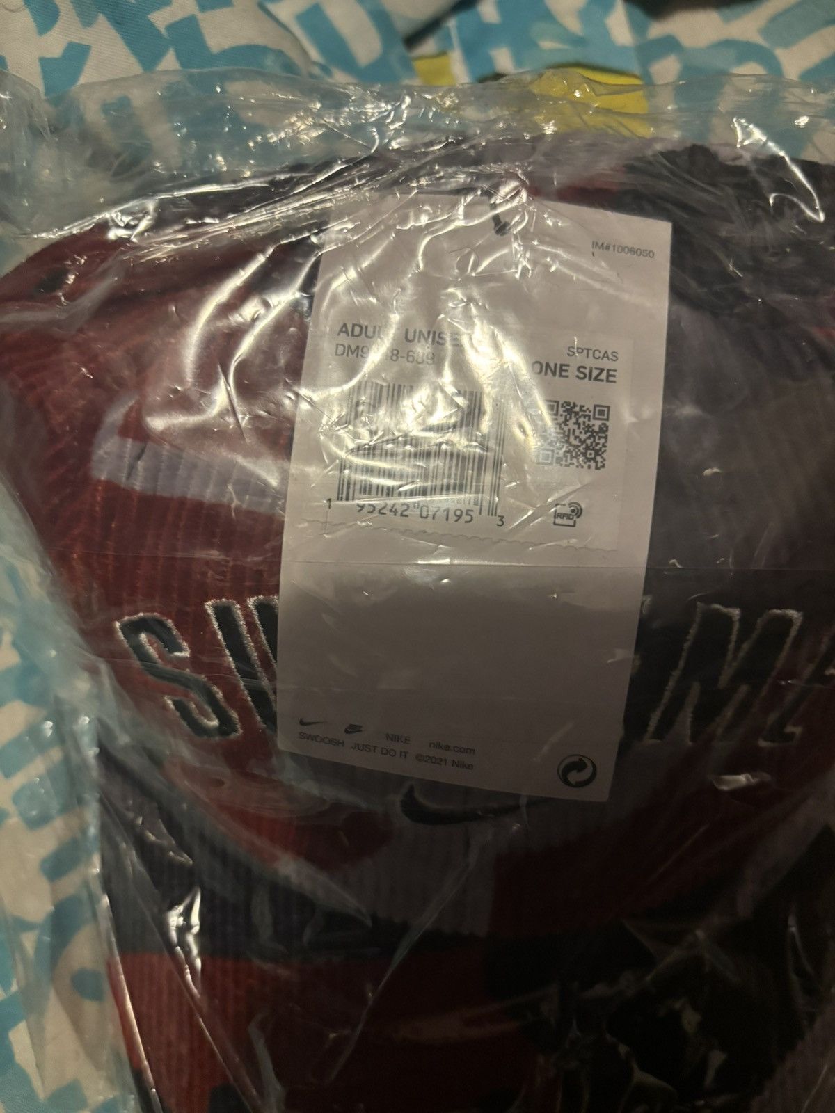 Nike × Supreme Supreme Nike Arc Corduroy 6-Panel Red Camo Size ONE SIZE - 2 Thumbnail