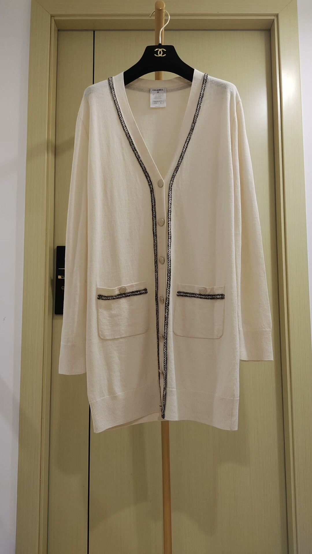 Chanel Chanel Classic Knit Cardigan in Wool Size M / US 6-8 / IT 42-44 - 1 Thumbnail