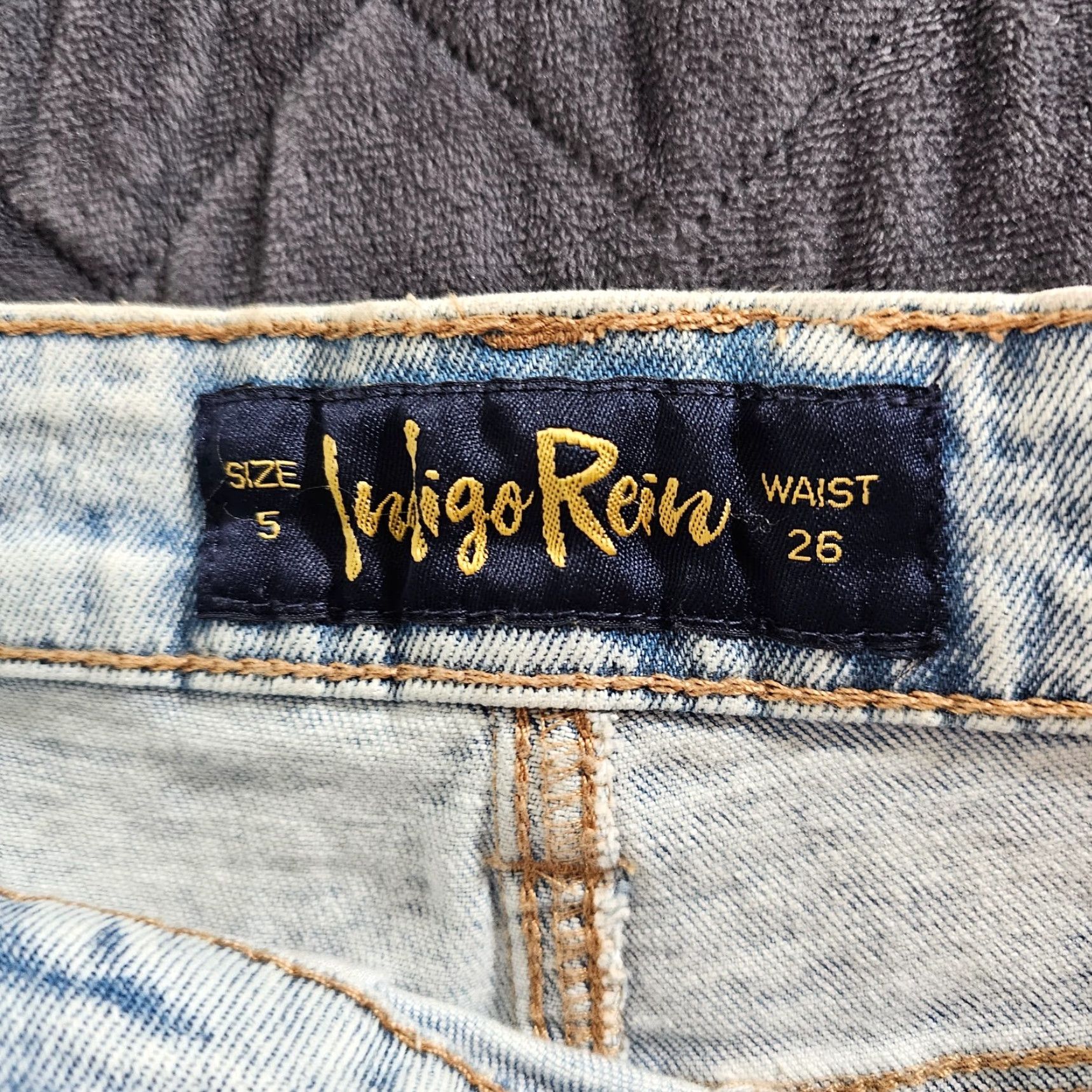 Vintage Indigo Rein Women's Super High Rise Jean Shorts Size 5 Light Wash Blue Denim Size 26" / US 2 / IT 38 - 2 Thumbnail