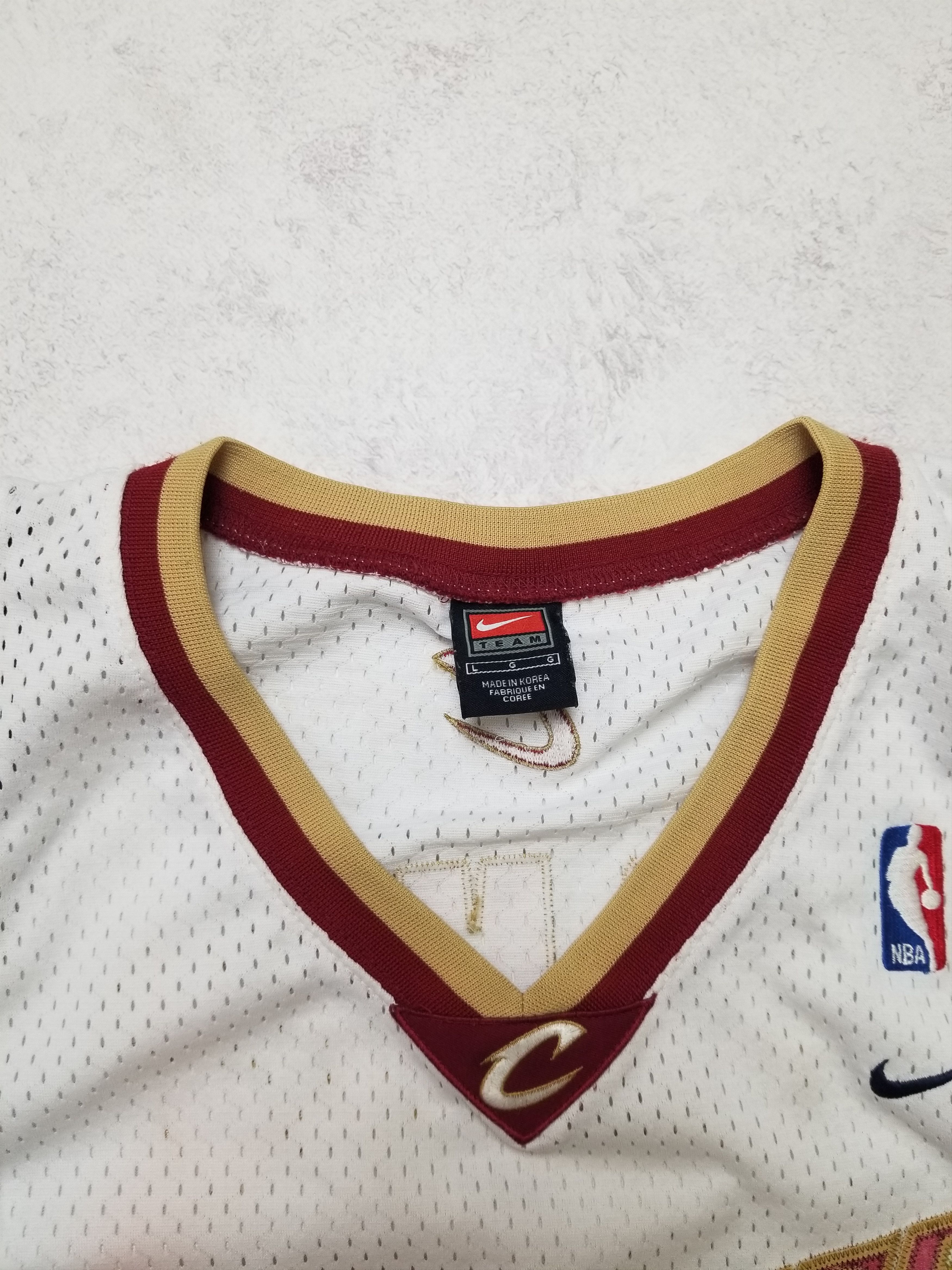 Nike Vintage NBA Cleveland Cavaliers LeBron James 23 Sewn Jersey Size US L / EU 52-54 / 3 - 4 Thumbnail