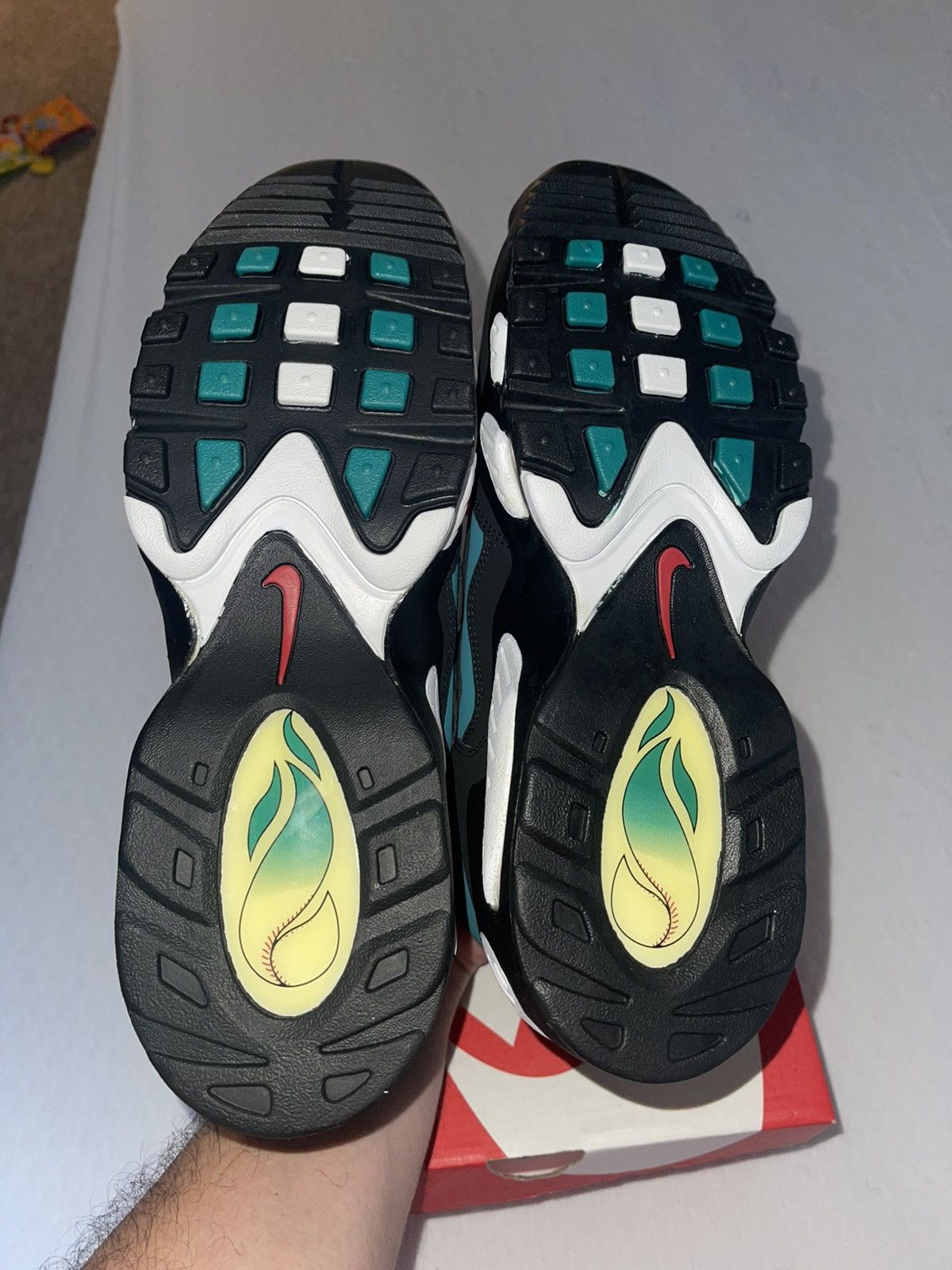 Nike DS AIR GRIFFY MAX 1 FRESHWATERS 10.5 W/OG BOX Size US 10.5 / EU 43-44 - 9 Thumbnail