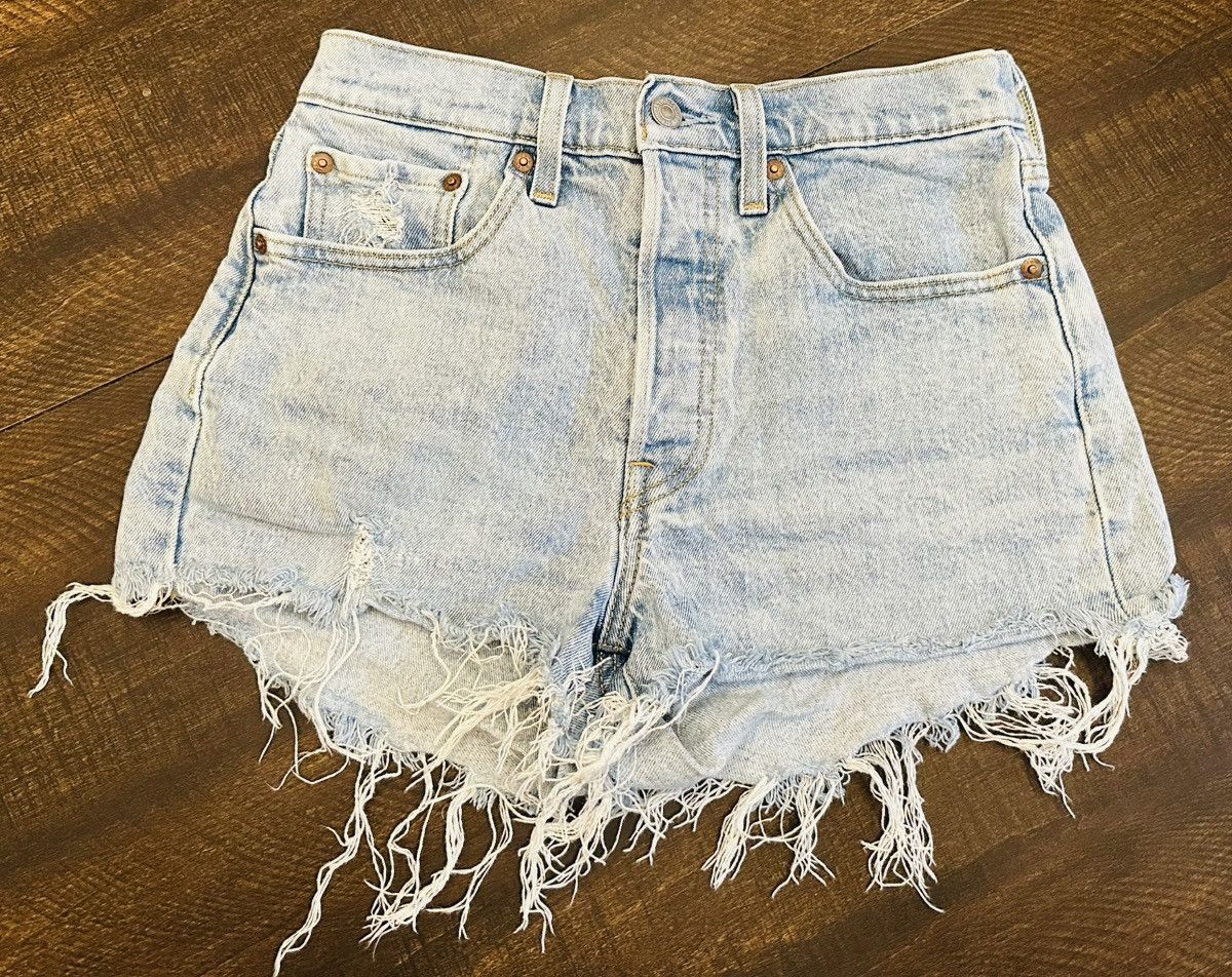 Levi's Levi’s 501 Distressed Women’s Light Wash Button Fly-Size 26 Size 26" / US 2 / IT 38 - 1 Thumbnail