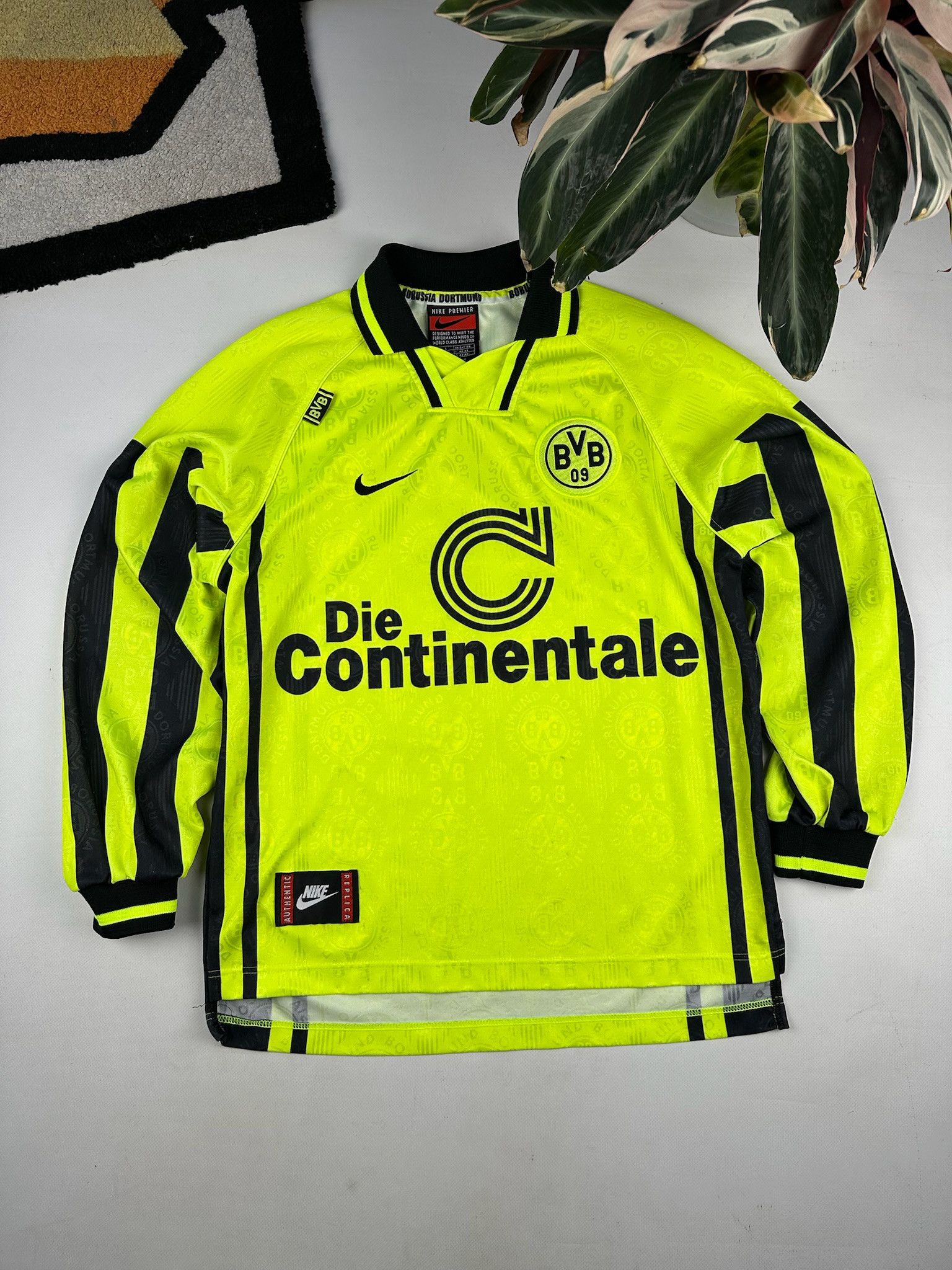 Nike Vintage Borussia Dortmund jersey football shirt 1996-1997 Size US S / EU 44-46 / 1 - 1 Thumbnail