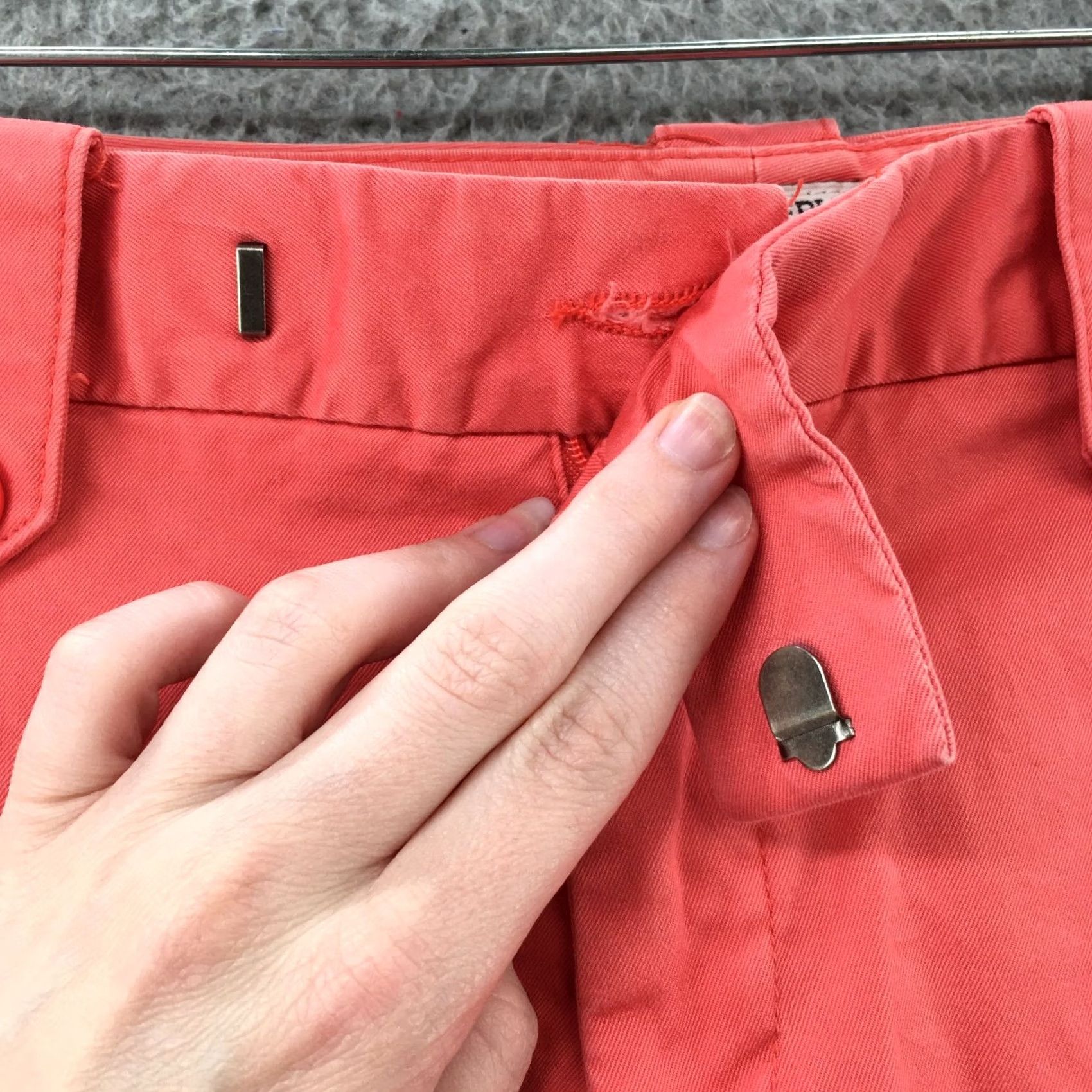 Banana Republic Banana Republic Chino Bermuda Shorts Womens 4 Coral Mid Rise Zip Bermuda Shorts Womens 4 Coral Mid Rise Zip Size 27" / US 4 / IT 40 - 4 Thumbnail