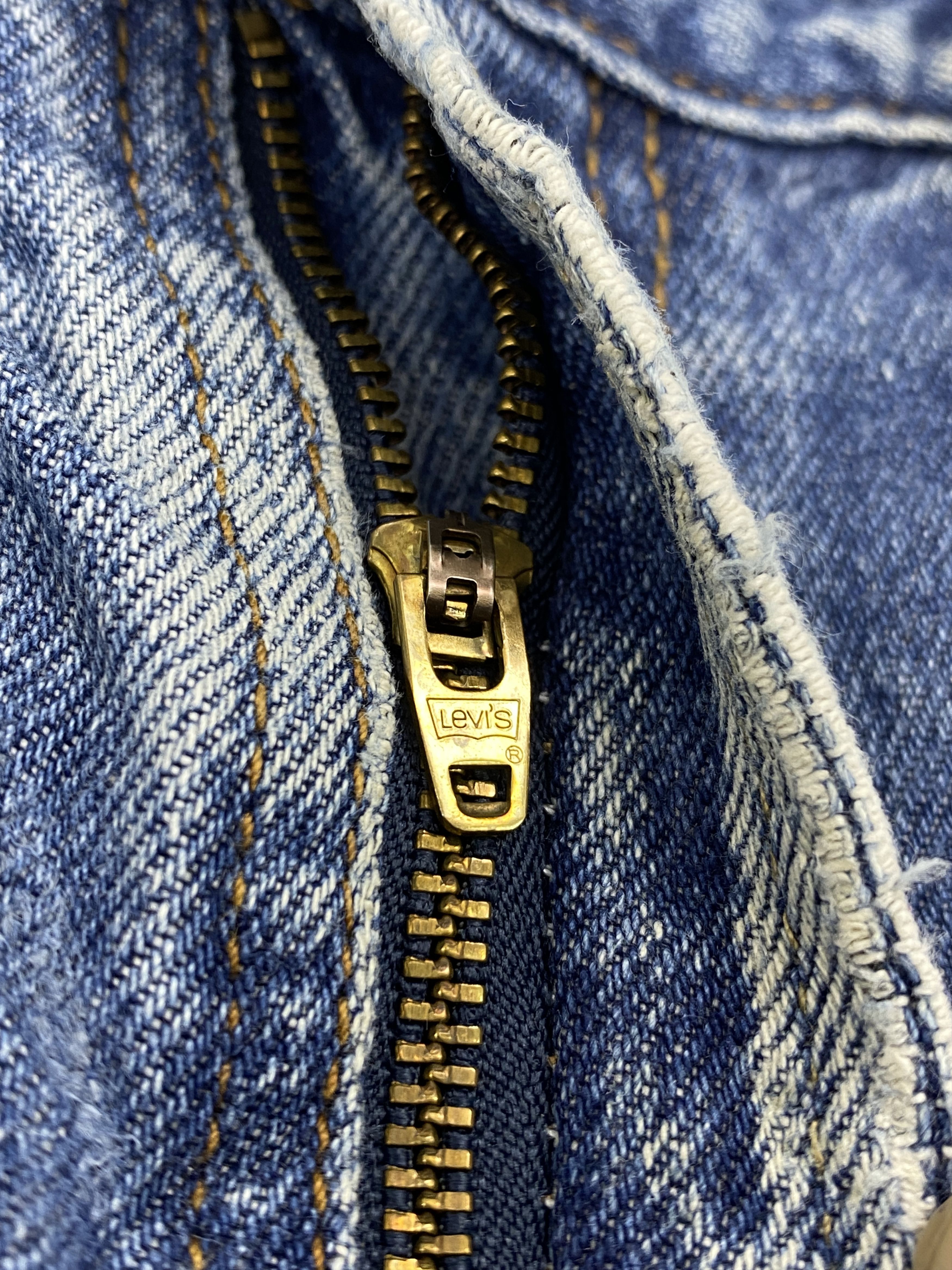 Levi's × Vintage Vintage Levis 505 Lightwash Faded Blue Denim DP2703 Size US 34 / EU 50 - 14 Thumbnail