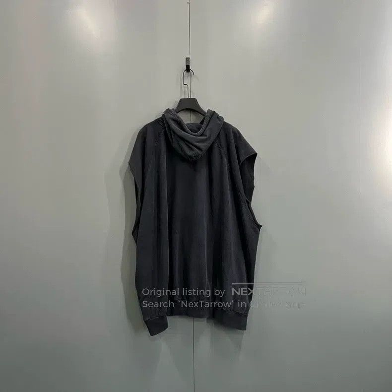 Balenciaga Balenciaga Black distressed sleeveless hoodie Size US L / EU 52-54 / 3 - 3 Thumbnail