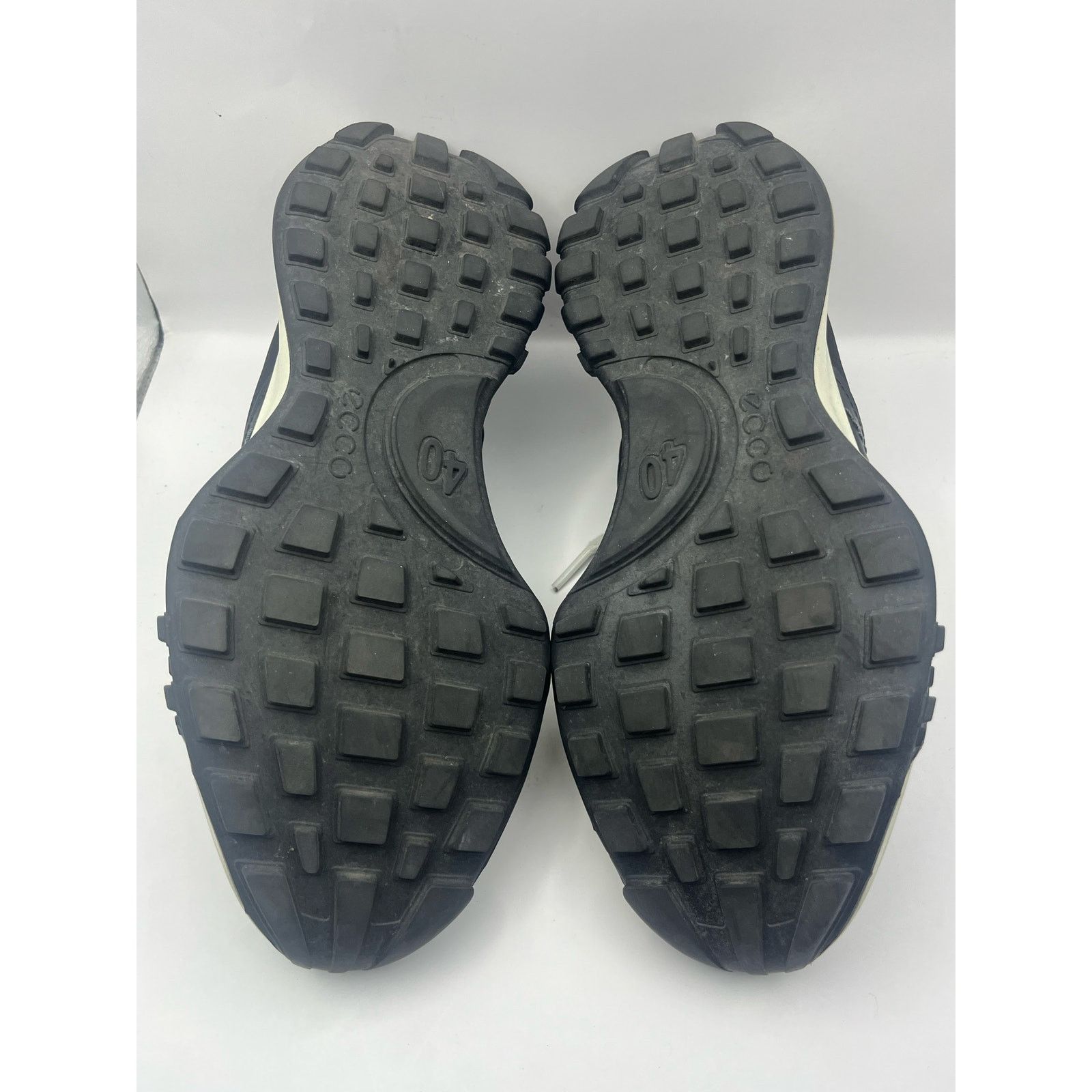 Ecco Ecco Retro Black White Sneakers Shoes Women’s Size 9 USED Size US 9 / IT 39 - 8 Thumbnail