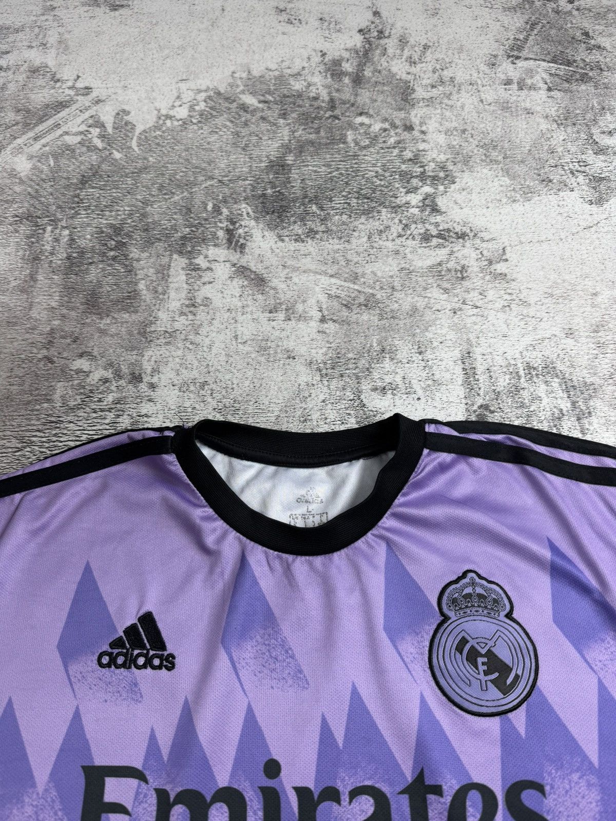 Vintage Real Madrid 2022 2023 Karim Benzema #9 Football Shirt Soccer Jersey T Shirt Tee Size US L / EU 52-54 / 3 - 8 Thumbnail