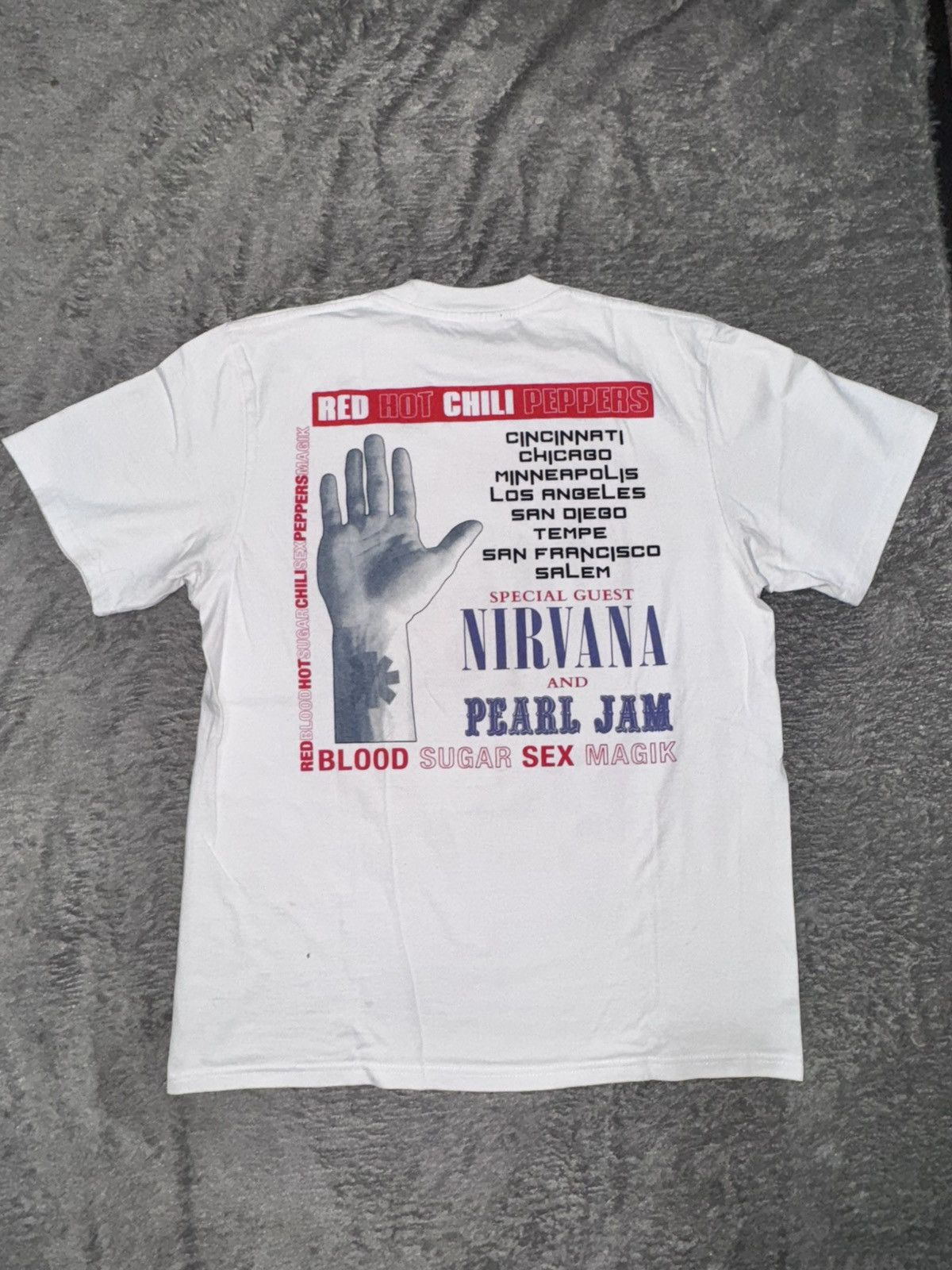 Vintage Vintage Red Hot Chilli Peppers Tour with Nirvana Pearl Jam Size US L / EU 52-54 / 3 - 2 Thumbnail