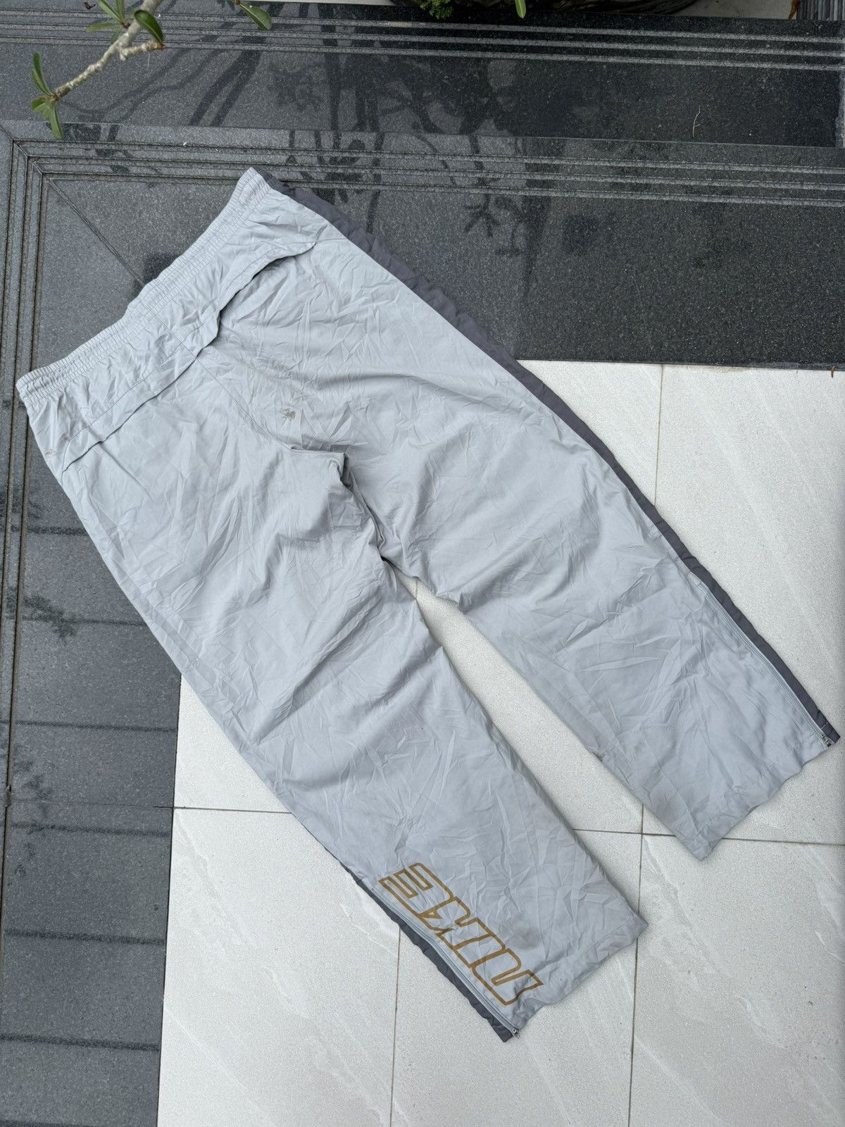 Nike 90’s NIKE RARE MULTI SWOOSH LOGO RETRO Y2K NYLON ZIP PANTS Size US 34 / EU 50 - 6 Thumbnail
