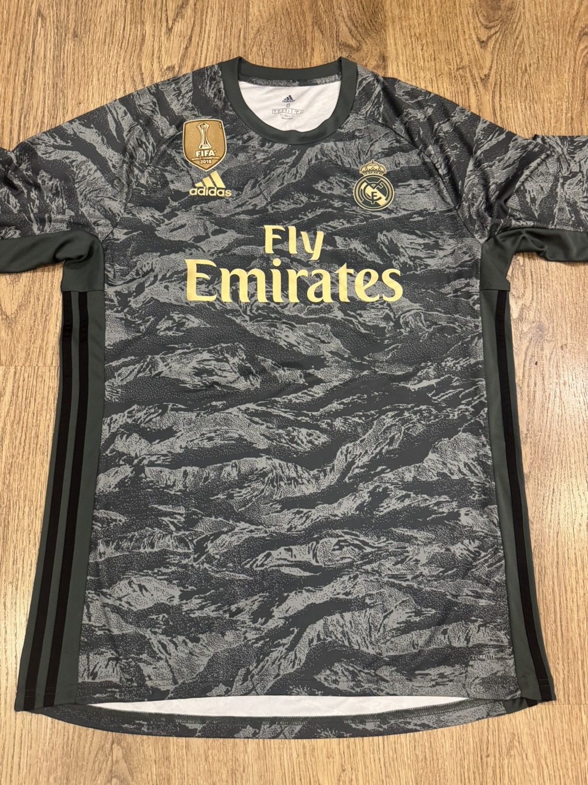Adidas REAL MADRID ADIDAS 2019-2020 #25 FOOTBALL JERSEY SZ 8 DW4430 Size US XL / EU 56 / 4 - 4 Thumbnail