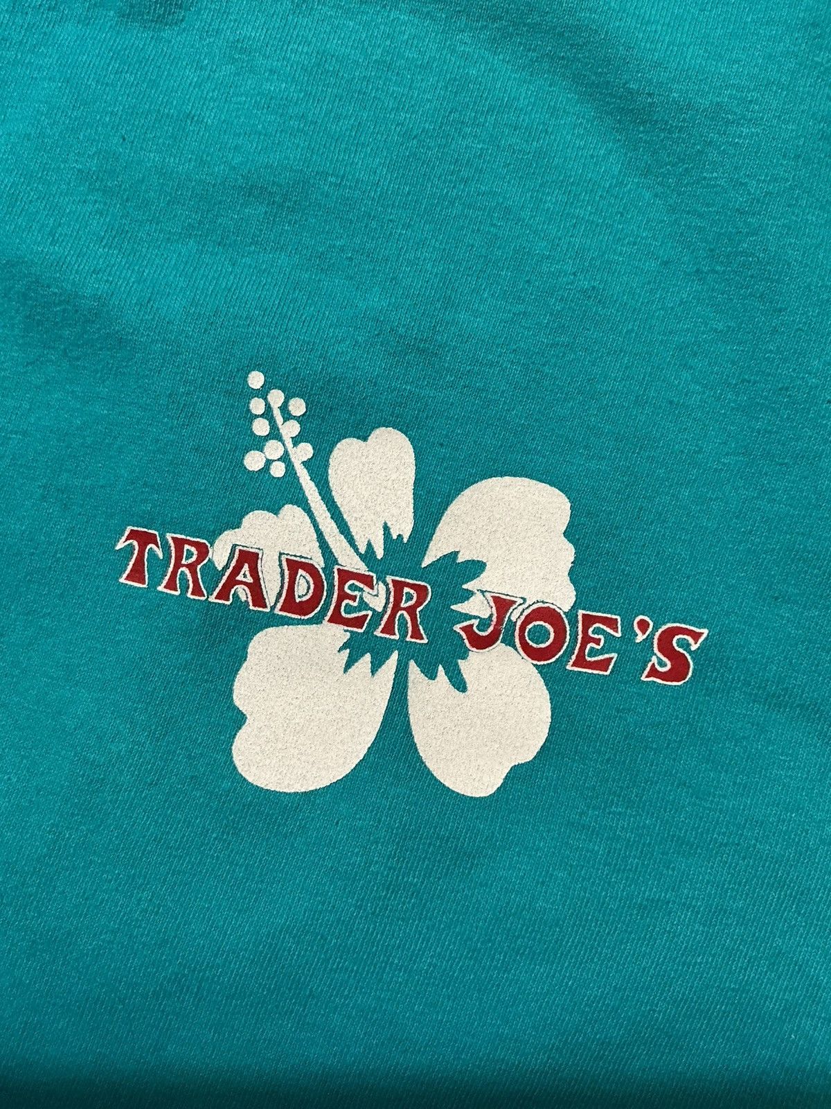 Port & Company Trader Joes Grocery Store Hibiscus Flower Graphic T-Shirt Size US L / EU 52-54 / 3 - 7 Thumbnail