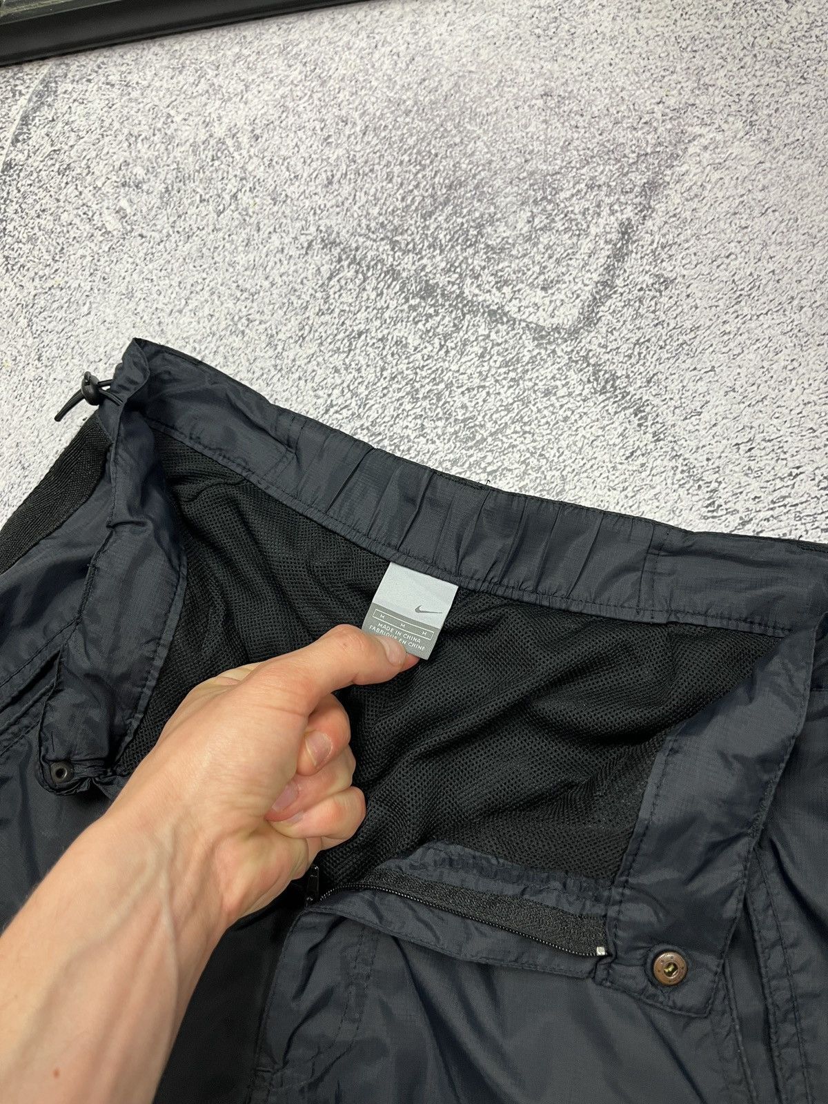 Nike Vintage 00’s Nike Vintage Nylon Shorts Swoosh Y2K Black Hype Size US 31 - 8 Thumbnail