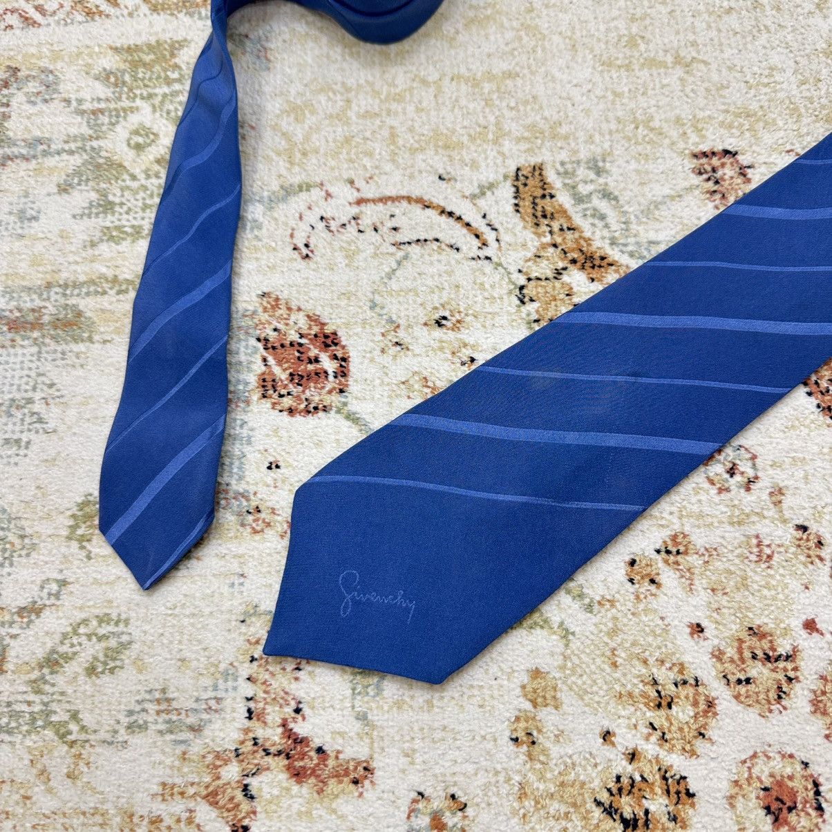 Givenchy Luxury Givenchy Tie Monogram 90s Vintage Luxury Silk Size ONE SIZE - 3 Thumbnail