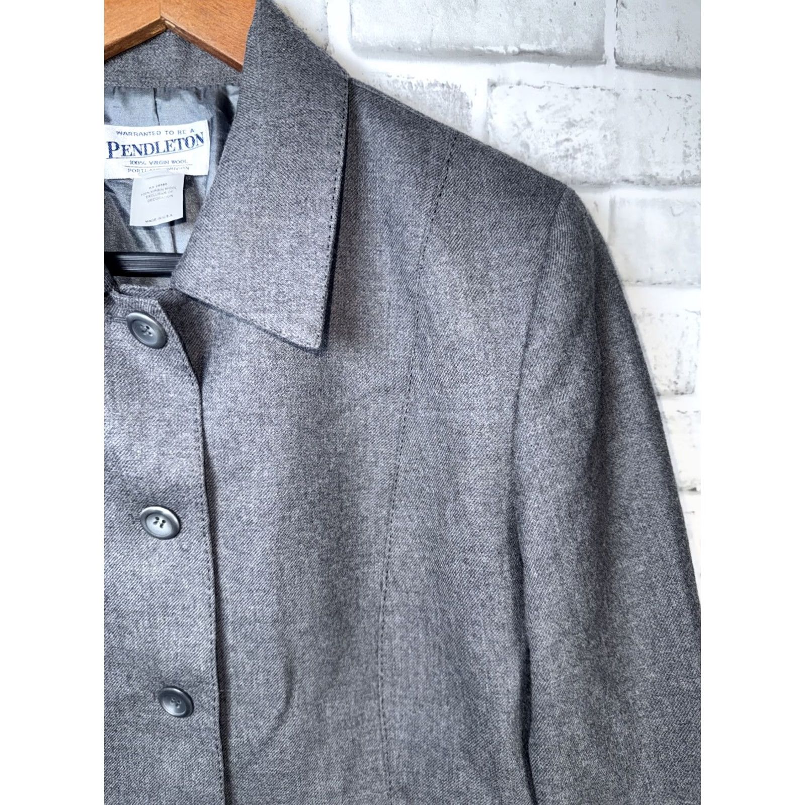 Pendleton Pendleton 100% Wool Gray Button Jacket Womens 10 Jacket Womens Gray 100% Wool Windbreaker Button Closure Regular Size 10 Mens? Womens Size L / US 10 / IT 46 - 3 Thumbnail