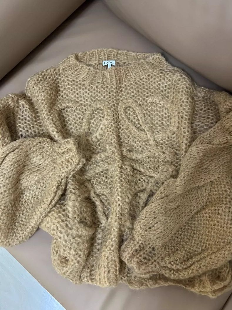 Loewe LOEWE Women's large Logo knit sweater Size XS / US 0-2 / IT 36-38 - 2 Thumbnail