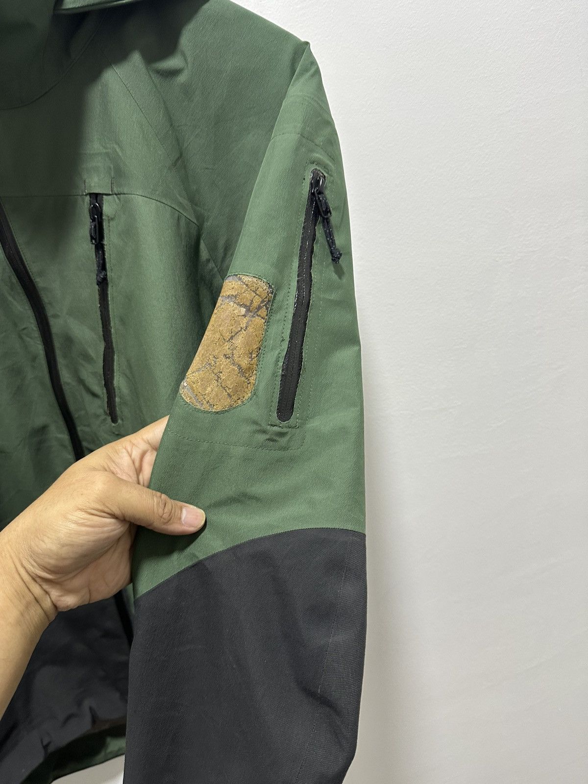 Arc'teryx ARC’TERYX Recco Avalanche Rescue System XCR Goretex Sample Size US M / EU 48-50 / 2 - 12 Thumbnail