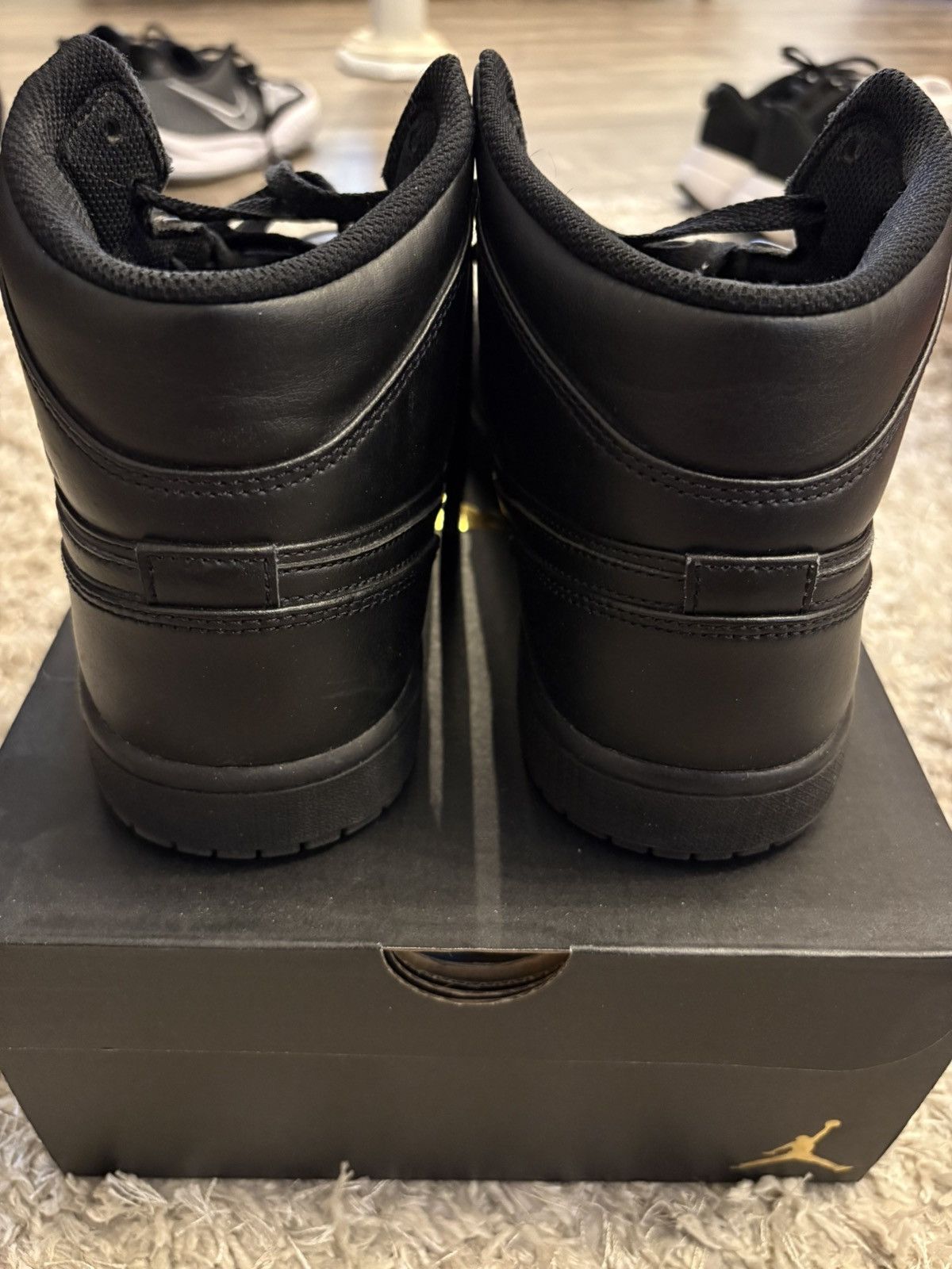 Jordan Brand Air Jordan 1 Mid Size US 11 / EU 44 - 4 Thumbnail