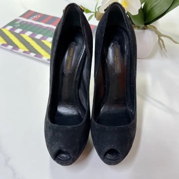 Louis Vuitton Louis Vuitton Black Classic High Heels 0079 Size US 4 / IT 34 - 1 Thumbnail
