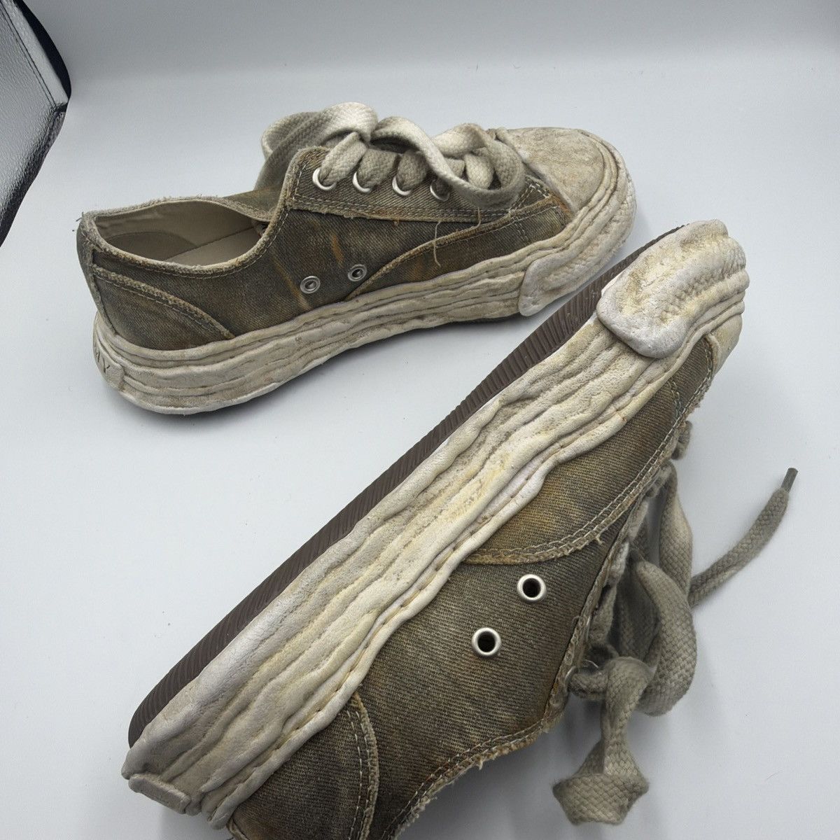 Maison MIHARA YASUHIRO Mihara Yasuhiro Peterson 23 Washed Denim Low Green Size US 8 / EU 41 - 4 Thumbnail