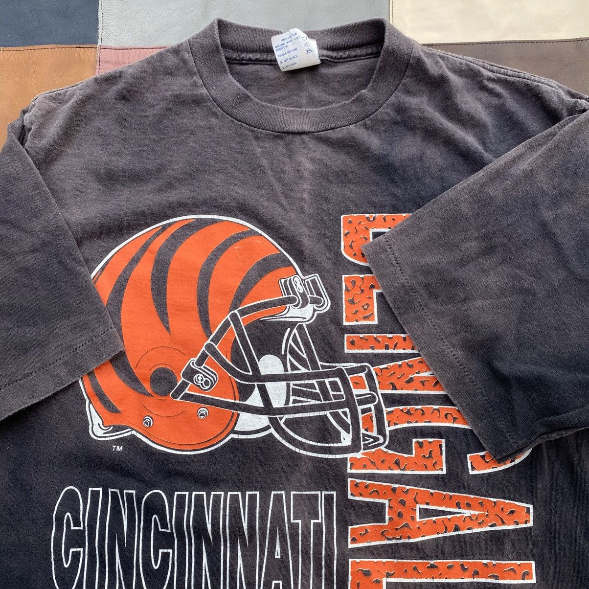 Vintage Vintage 90s Cincinnati Bengals Logo Faded T Shirt Size US L / EU 52-54 / 3 - 3 Thumbnail