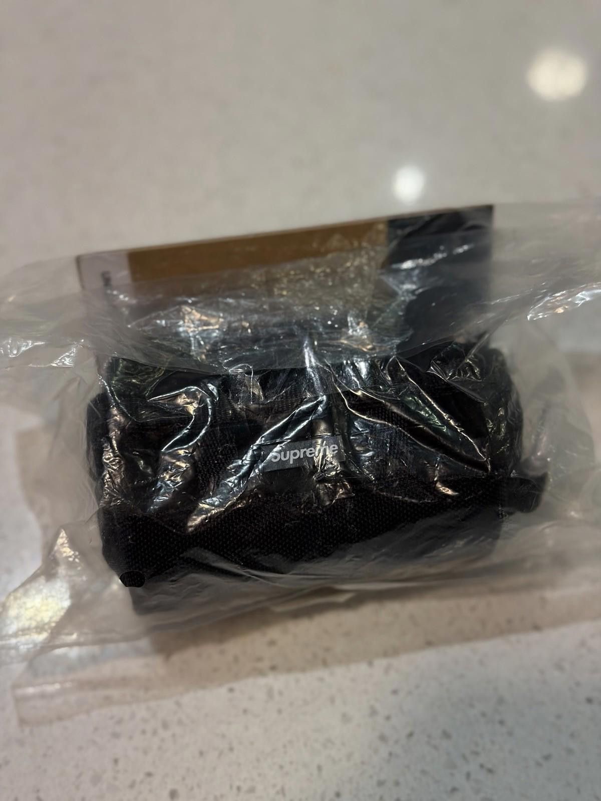 Supreme Supreme The North Face Suede Base Camp Duffle Keychain Black Size ONE SIZE - 5 Thumbnail