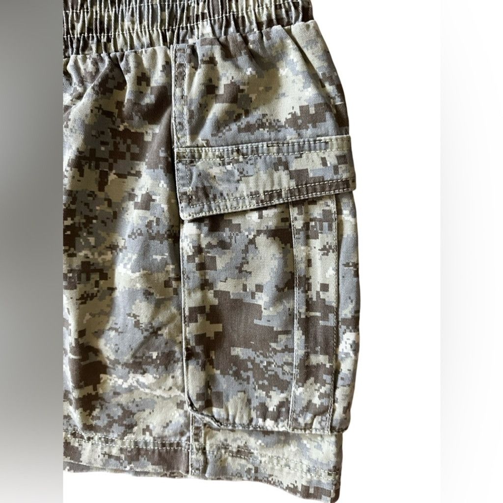 Forever 21 Forever 21+ CARGO SHORT Camo Olive Green Gray Women 1X. Size 24" / US 00 / IT 34 - 6 Thumbnail