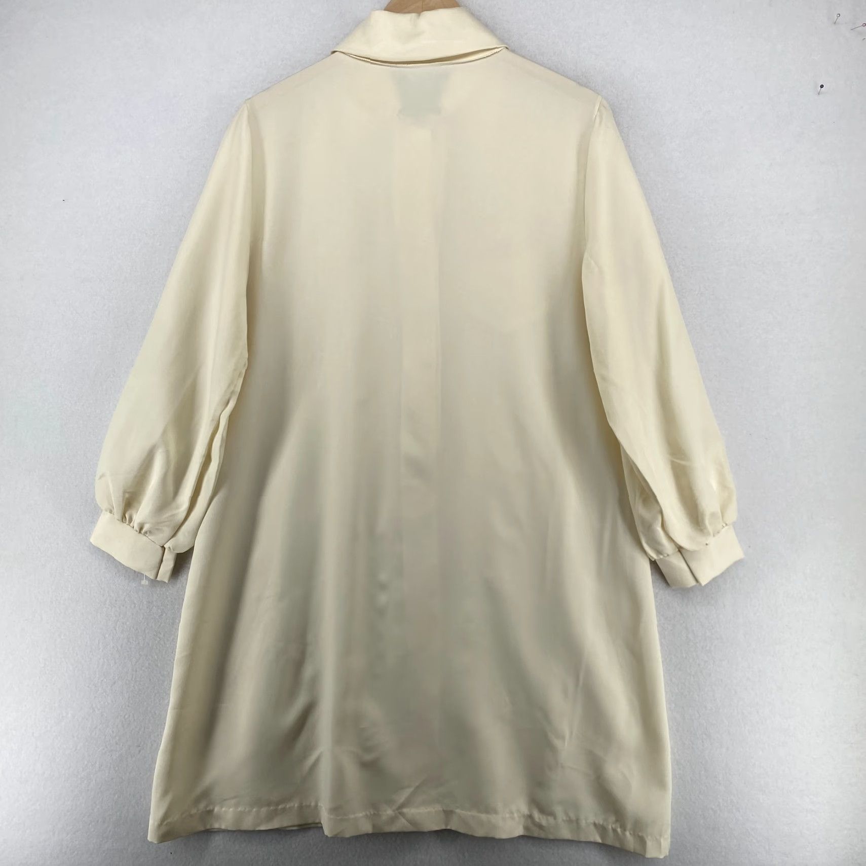 VINTAGE GOSSARD ARTEMIS Nightgown M Lace Trim Button Up Long Sleeve Ivory USA Gown Womens