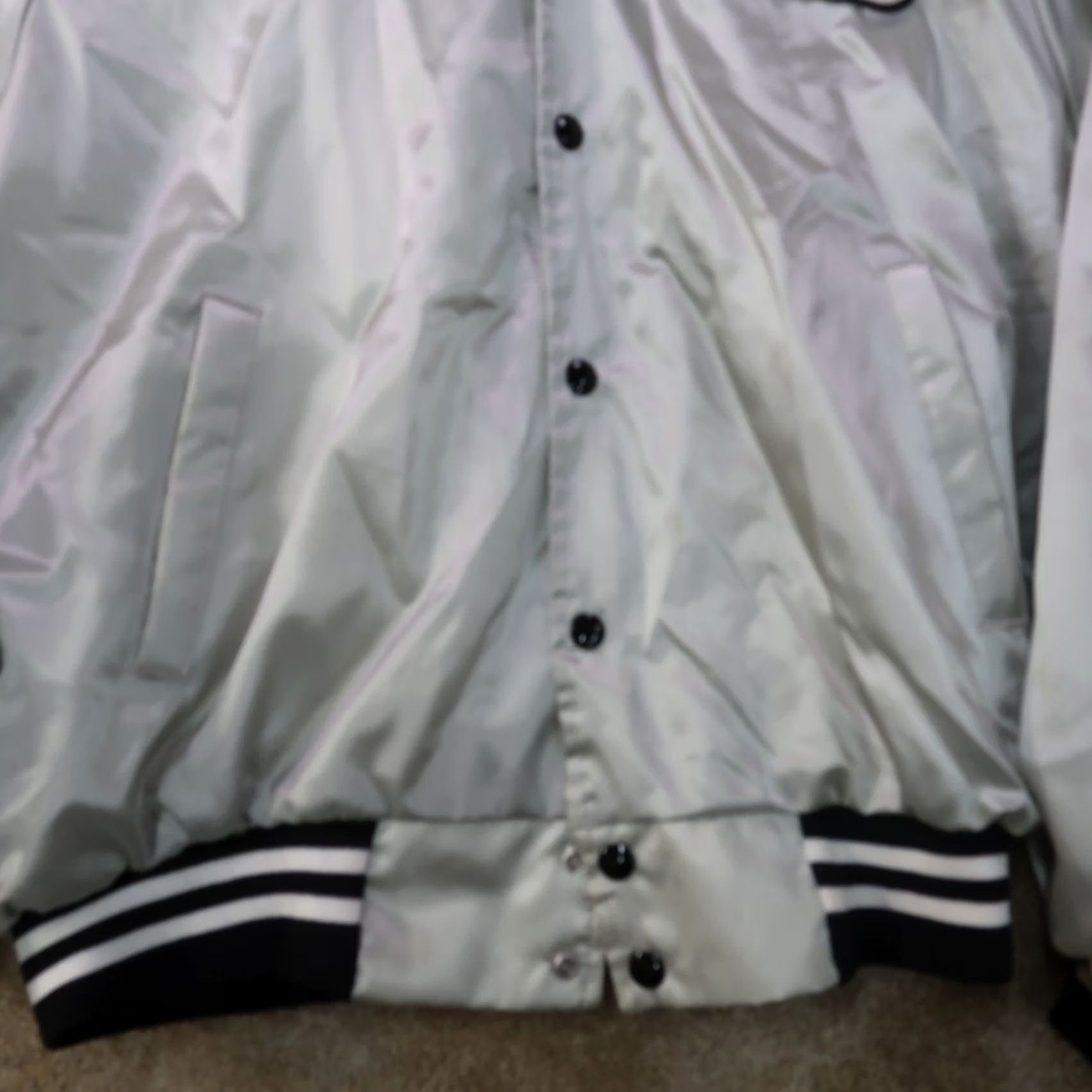 Vintage VINTAGE Auburn Satin Bomber Jacket Women L Silver Logo Zip Snap Full Zip Short Coat Size L / US 10 / IT 46 - 2 Thumbnail