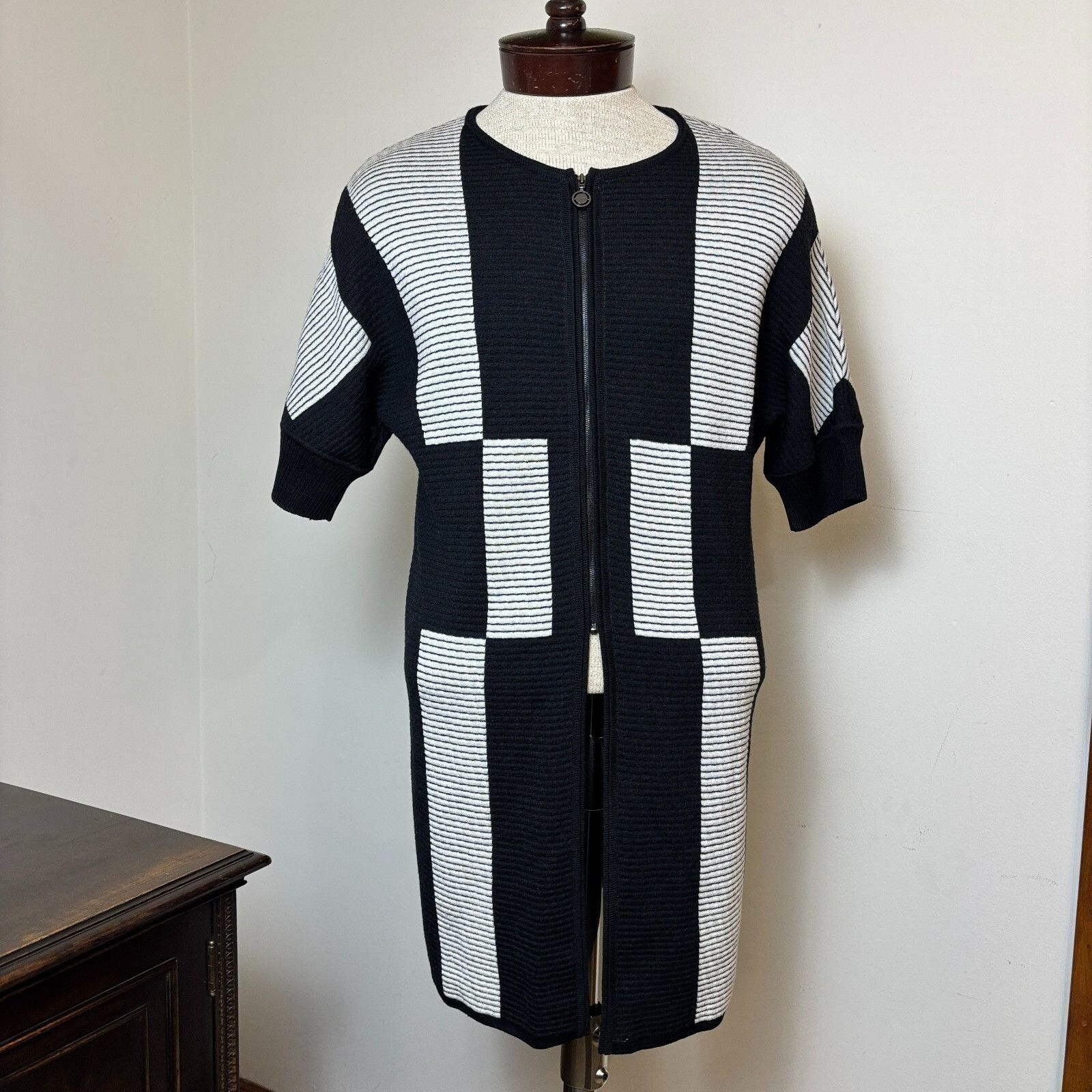St. John St. John Women's Black & White Geometric Wool Blend Dress Sw Size M / US 6-8 / IT 42-44 - 2 Thumbnail