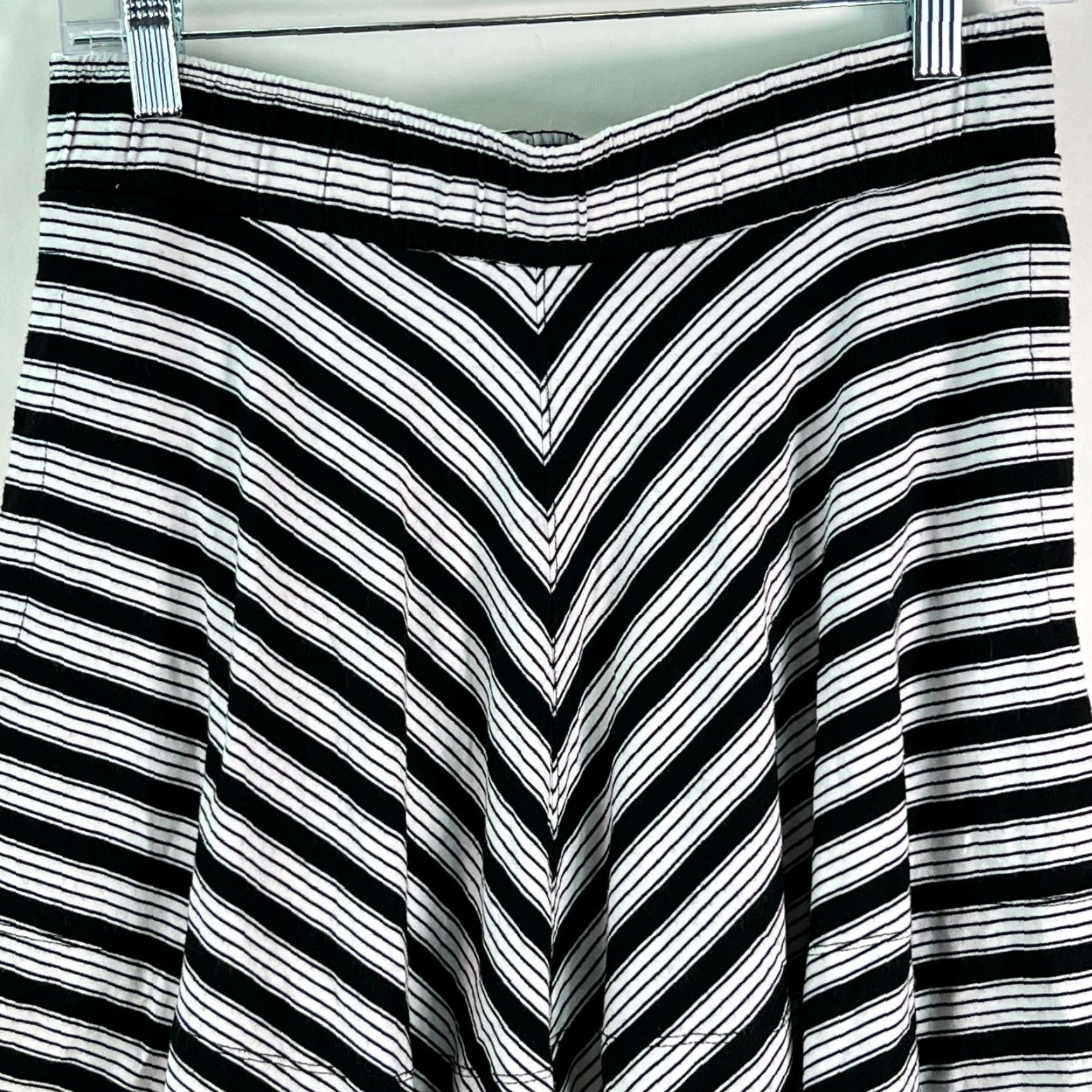 Ann Taylor Ann Taylor Loft Skirt Womens Flat Front Pull On Black Stripe Mini XS Size 26" / US 2 / IT 38 - 3 Thumbnail